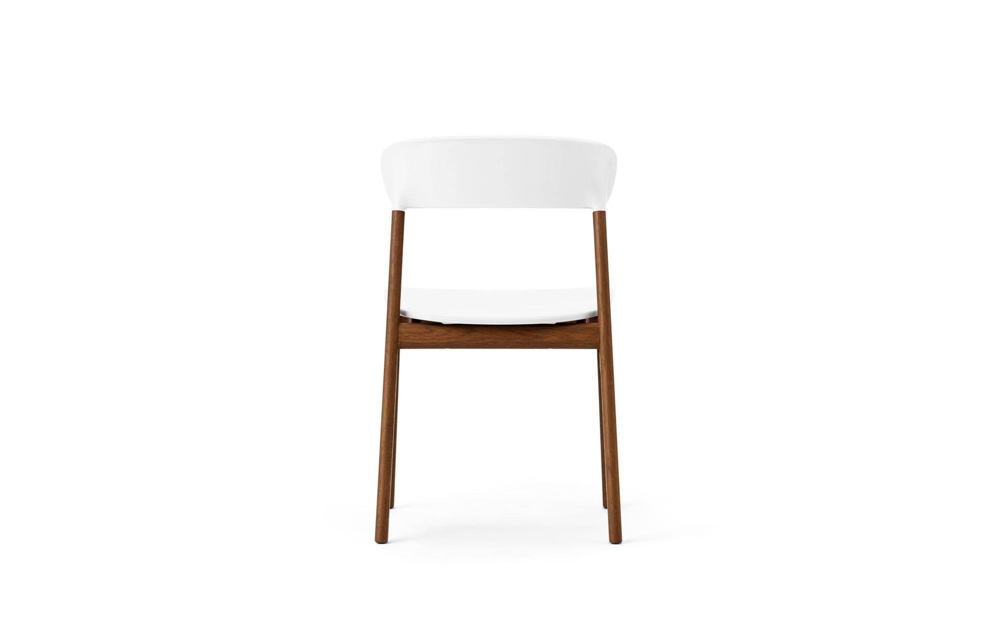 Moderner Herit Stuhl von Normann Copenhagen, der mit seinem stilvollen Design und der hochwertigen Verarbeitung überzeugt.