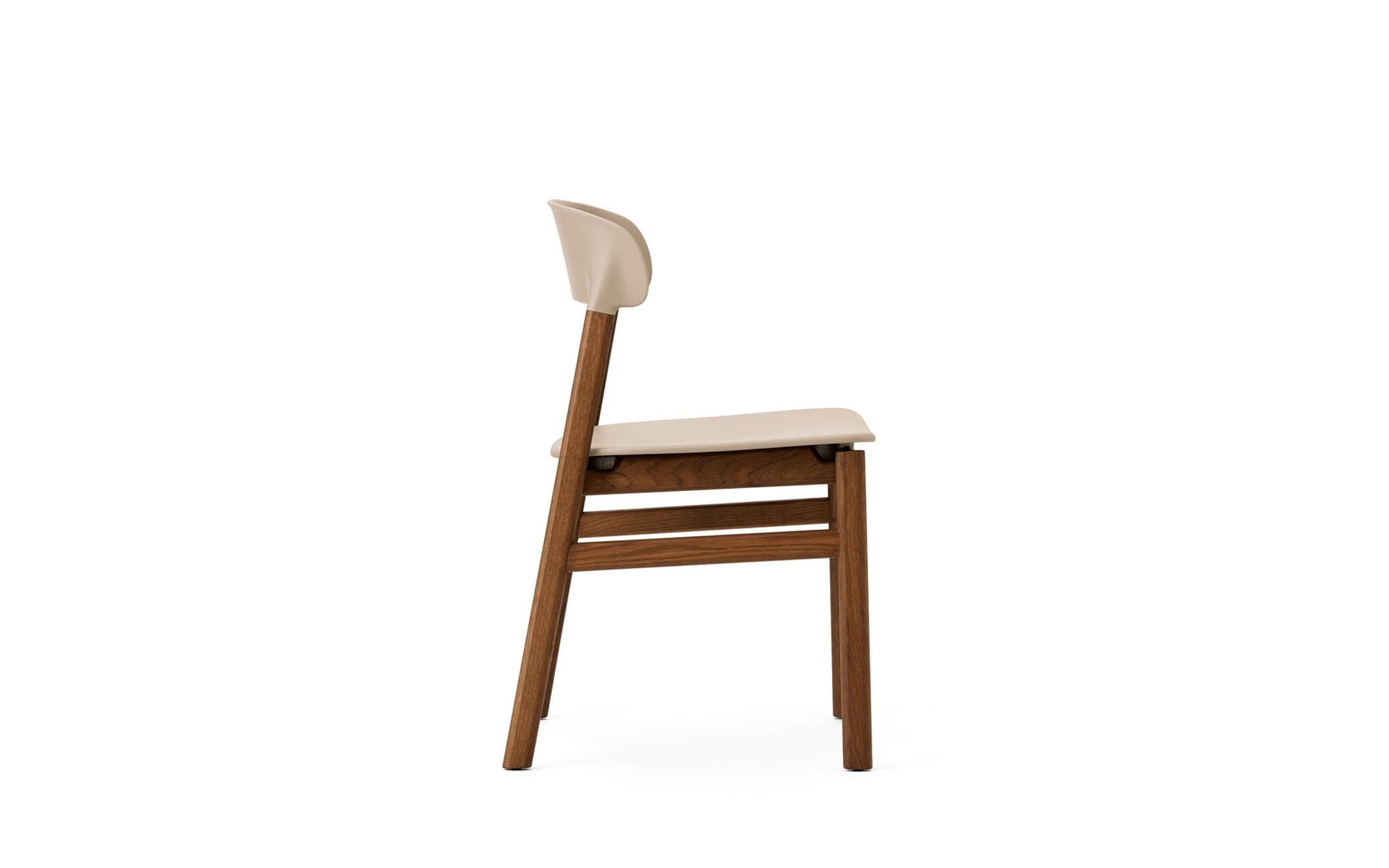 Eleganter Herit Stuhl von Normann Copenhagen, der durch seine zeitgemäße Form und exzellente Materialien besticht.