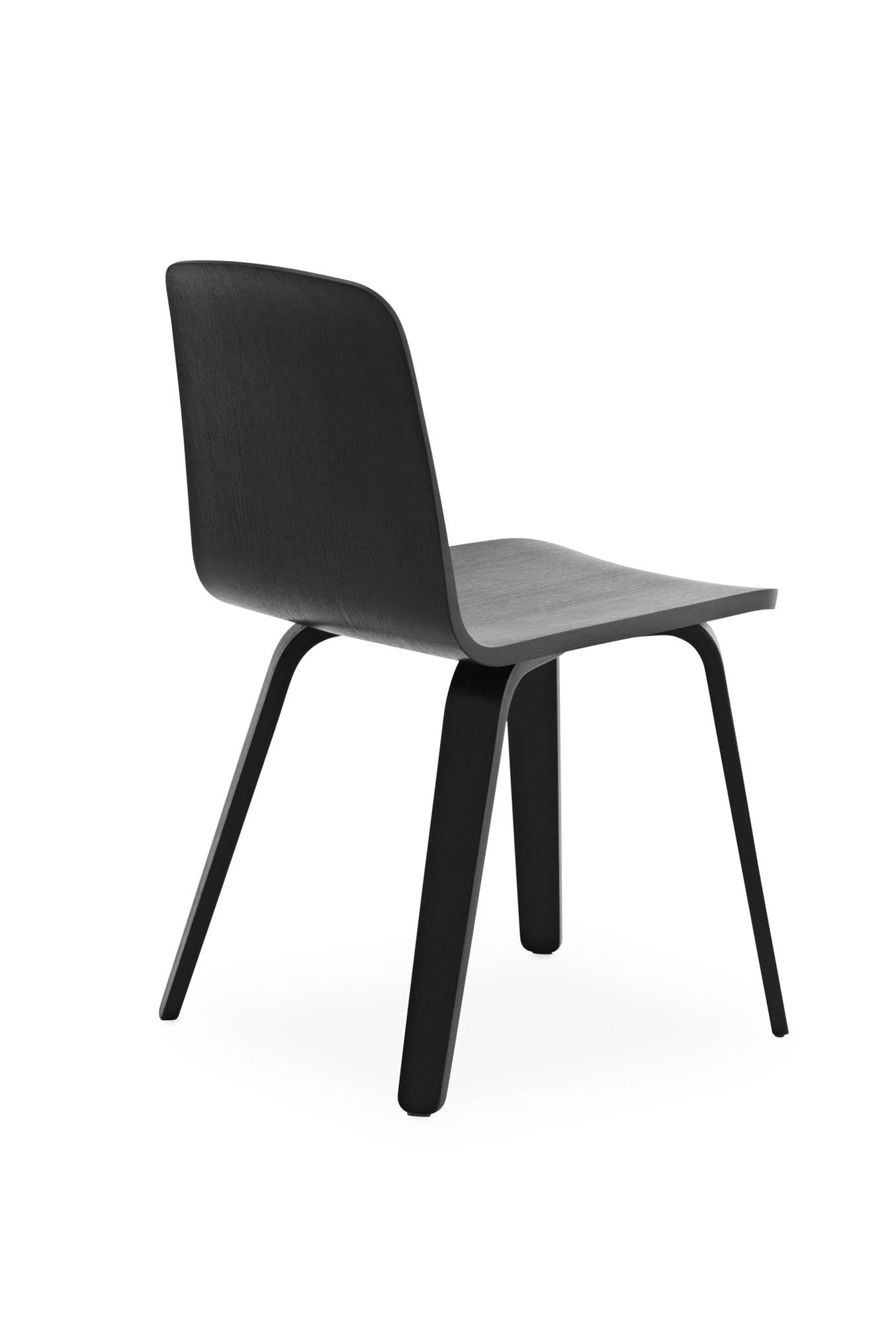 Eleganter Just Stuhl von Normann Copenhagen, ideal für moderne Räume. Stapelbar, mit stilvollem Bugholz-Design und verschiedenen Farbvarianten.