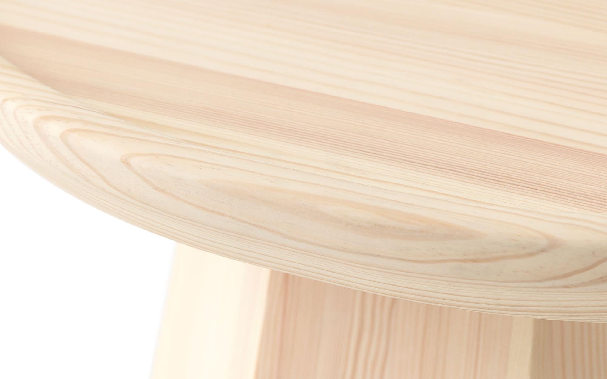 Großer Pine Tisch in Dunkelgrau von Normann Copenhagen: Stilvoller Kieferntisch mit modernem skandinavischem Flair für jedes Wohnzimmer.