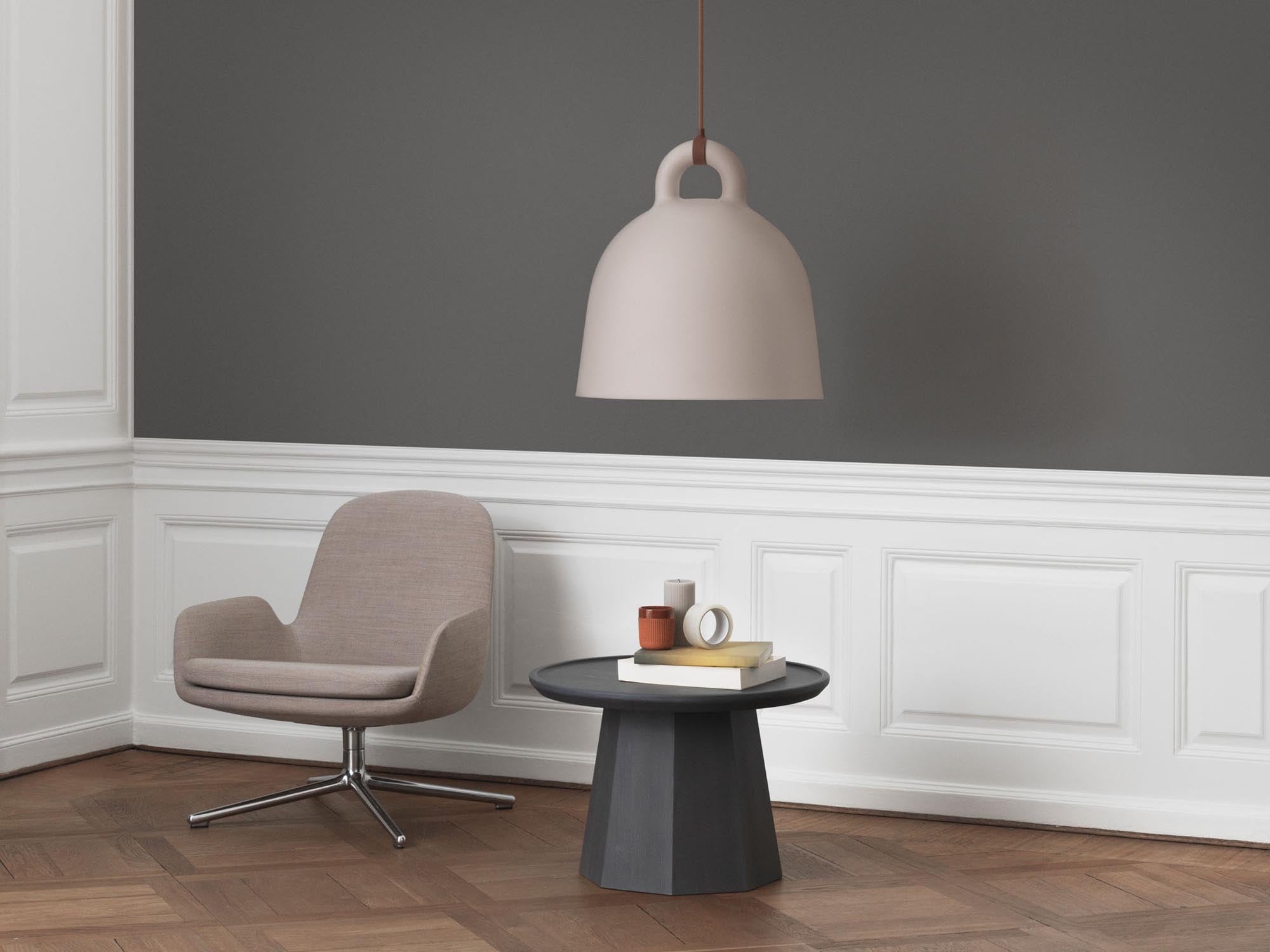 Pine Tisch Large: Skandinavische Eleganz trifft auf robuste Funktionalität.