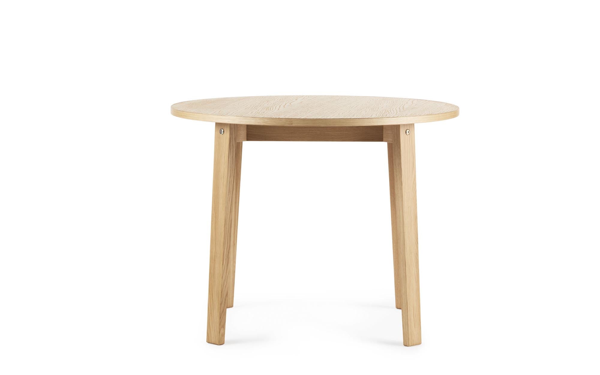 Eleganter runder Slice Tisch Vol. 2 von Normann Copenhagen – perfektes Zusammenspiel aus Funktionalität und modernem skandinavischen Stil.