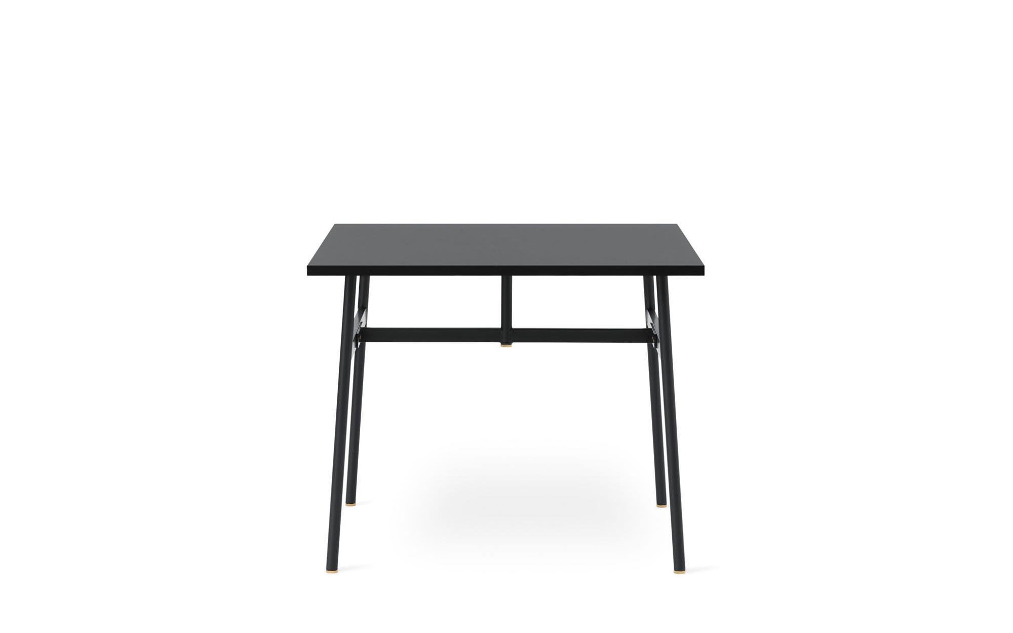 Schwarzer Union Tisch von Normann Copenhagen, 90 x 90 cm, ideal für stilvolle Essbereiche und moderne Einrichtungskonzepte.
