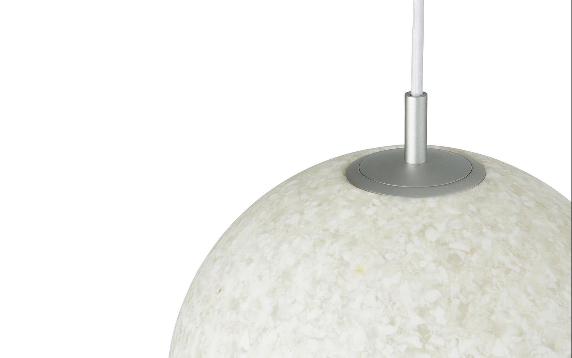 Die Pix Pendelleuchte von Normann Copenhagen vereint modernes Design mit funktionalem Licht und setzt elegante Akzente in jedem Wohnraum.