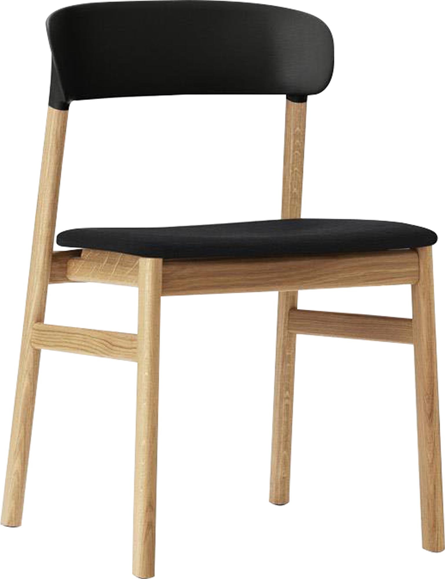 Stylischer Herit Stuhl von Normann Copenhagen, der durch seine klare Linienführung und hochwertige Verarbeitung besticht und jeden Raum aufwertet.