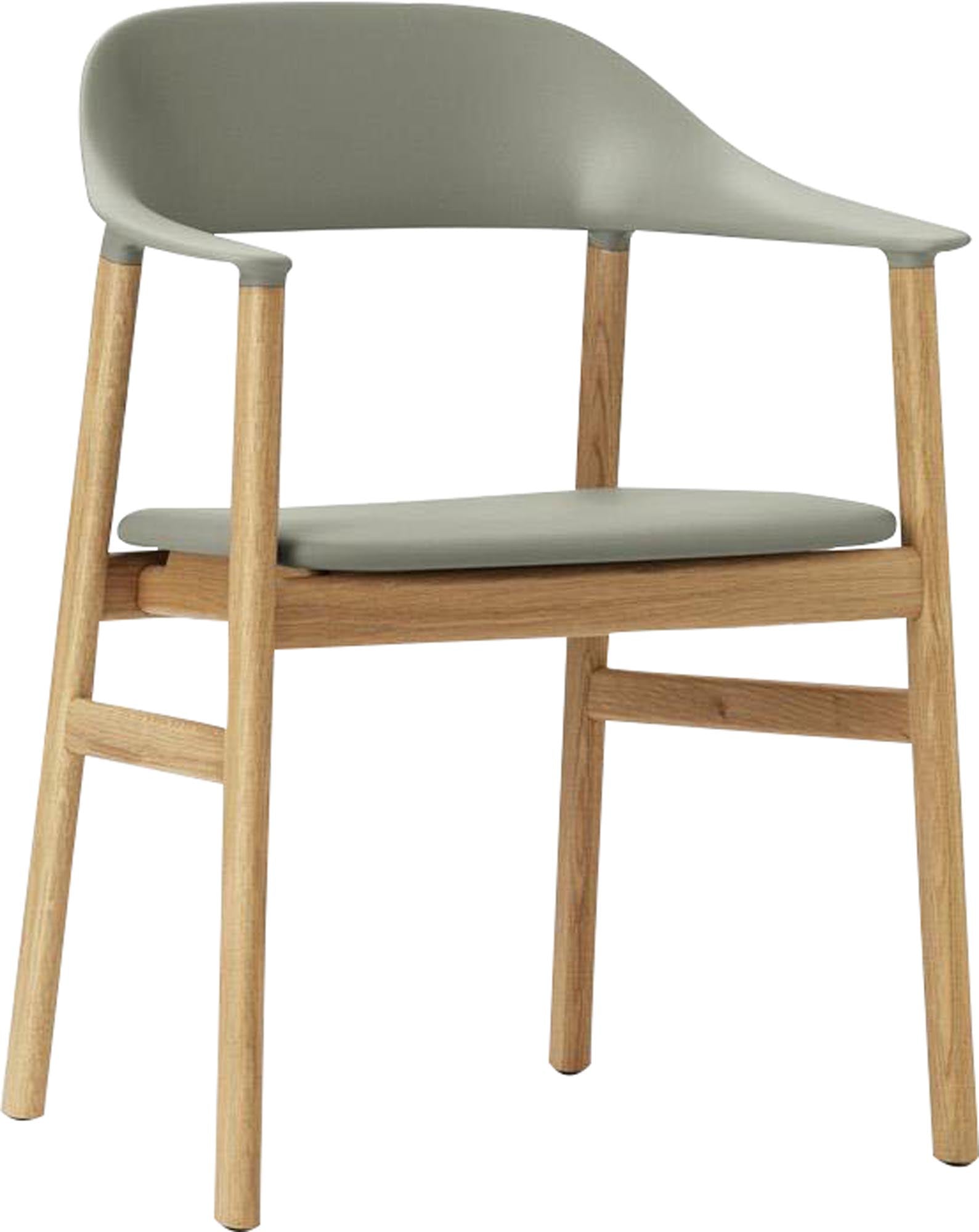 Eleganter Herit Stuhl mit Armlehnen von Normann Copenhagen, perfekt für stilvolle Innenräume und komfortables Sitzen.