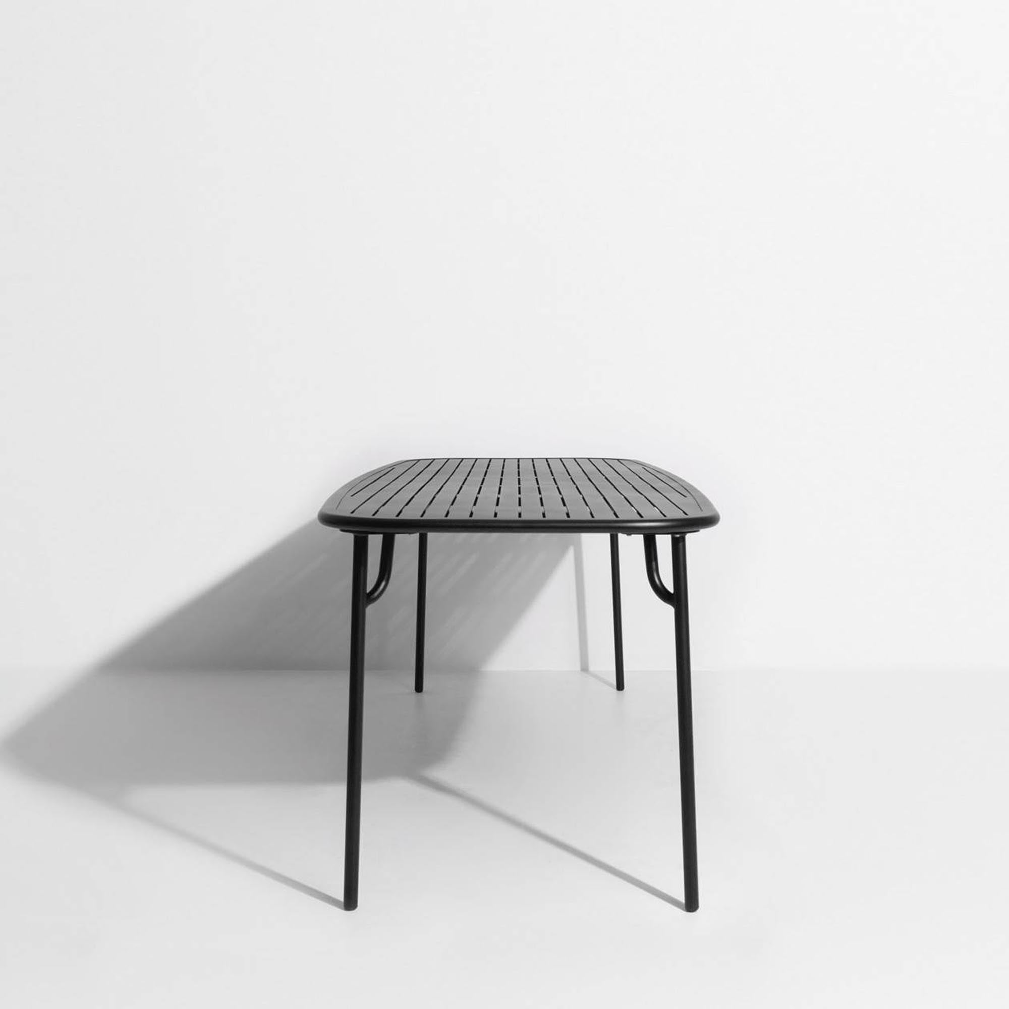 Stylischer Week-End Tisch Large von Petite Friture: ideal für gesellige Abende im Freien, robust und anpassbar in 9 Farben.