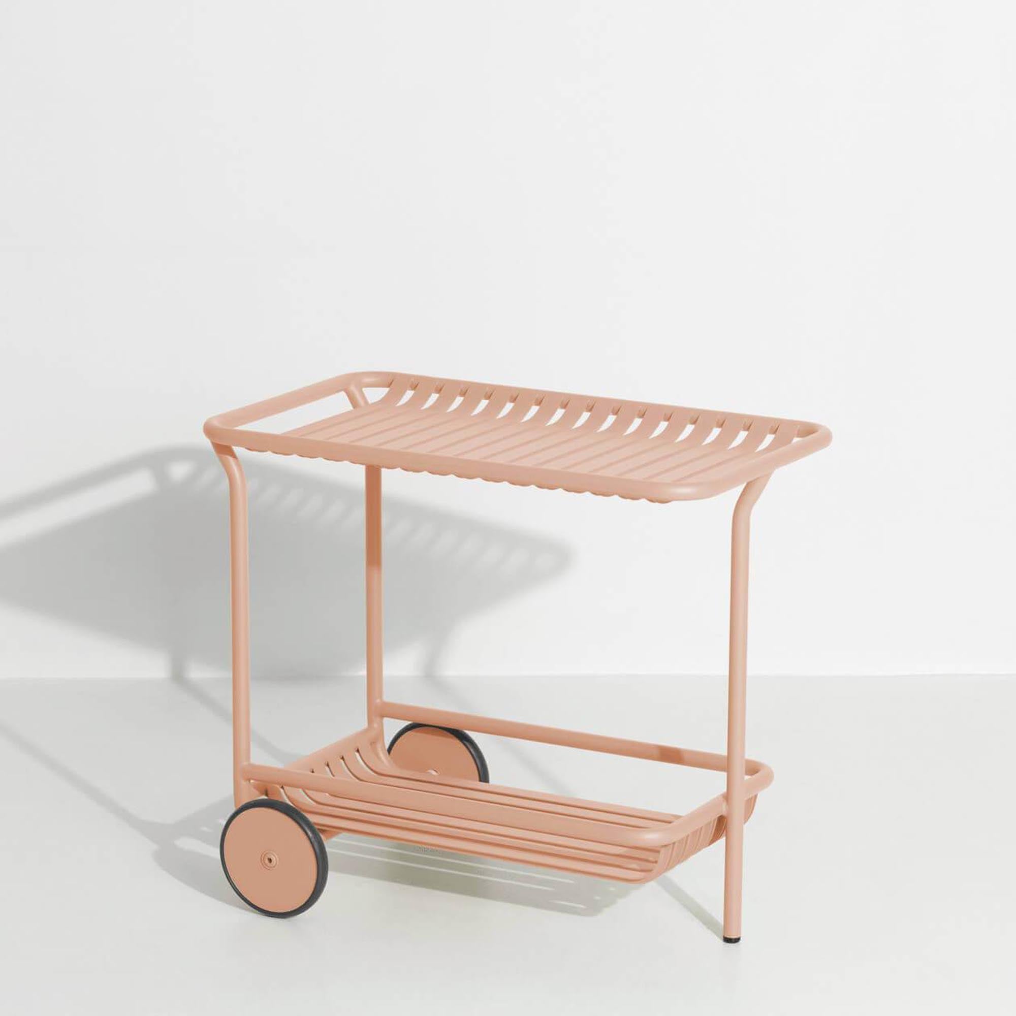 Eleganter Week-End Trolley von Petite Friture, ideal für den Außenbereich, um Getränke und Snacks ansprechend zu präsentieren.