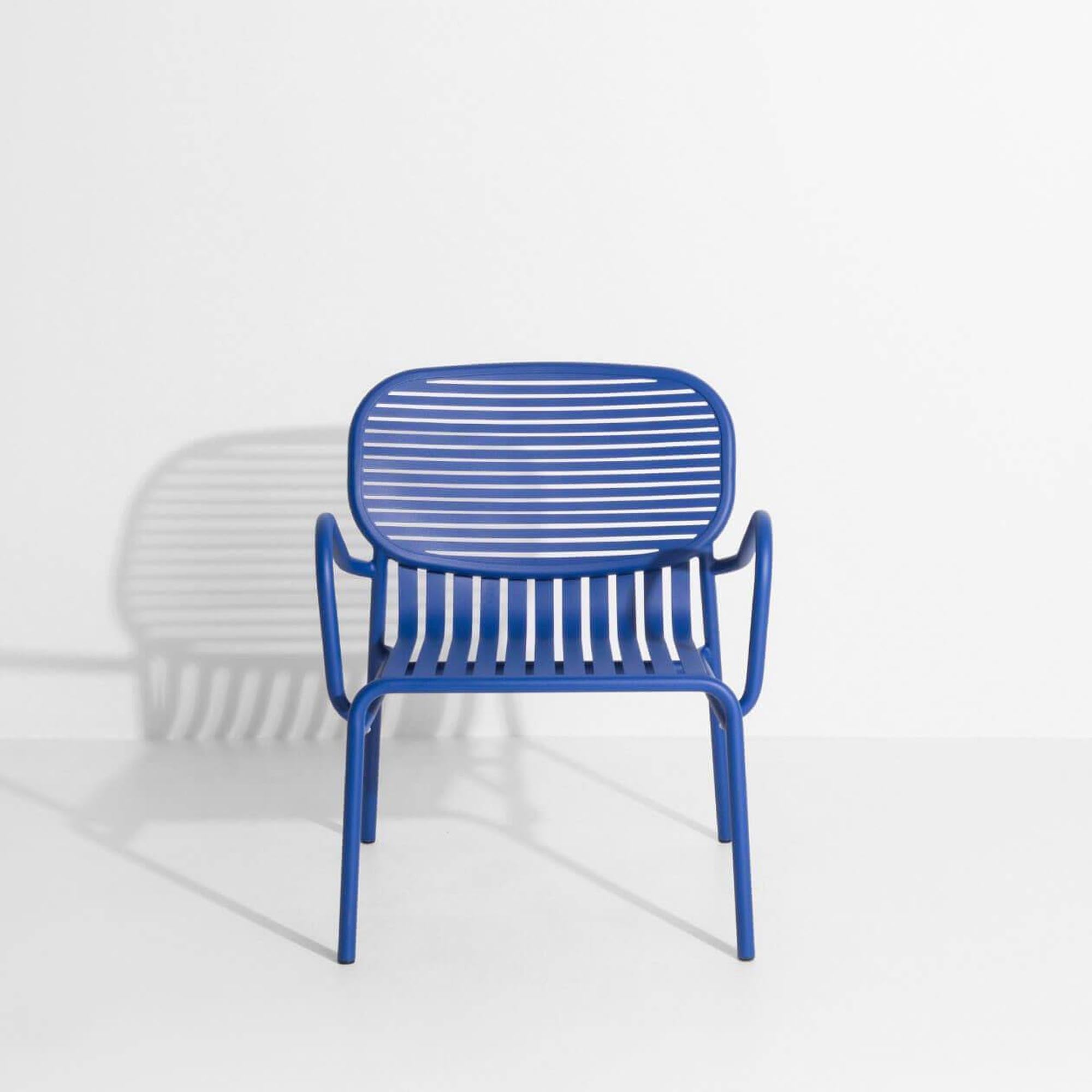 Eleganter Week-End Lounger: Perfekte Gartenruhe von Petite Friture.