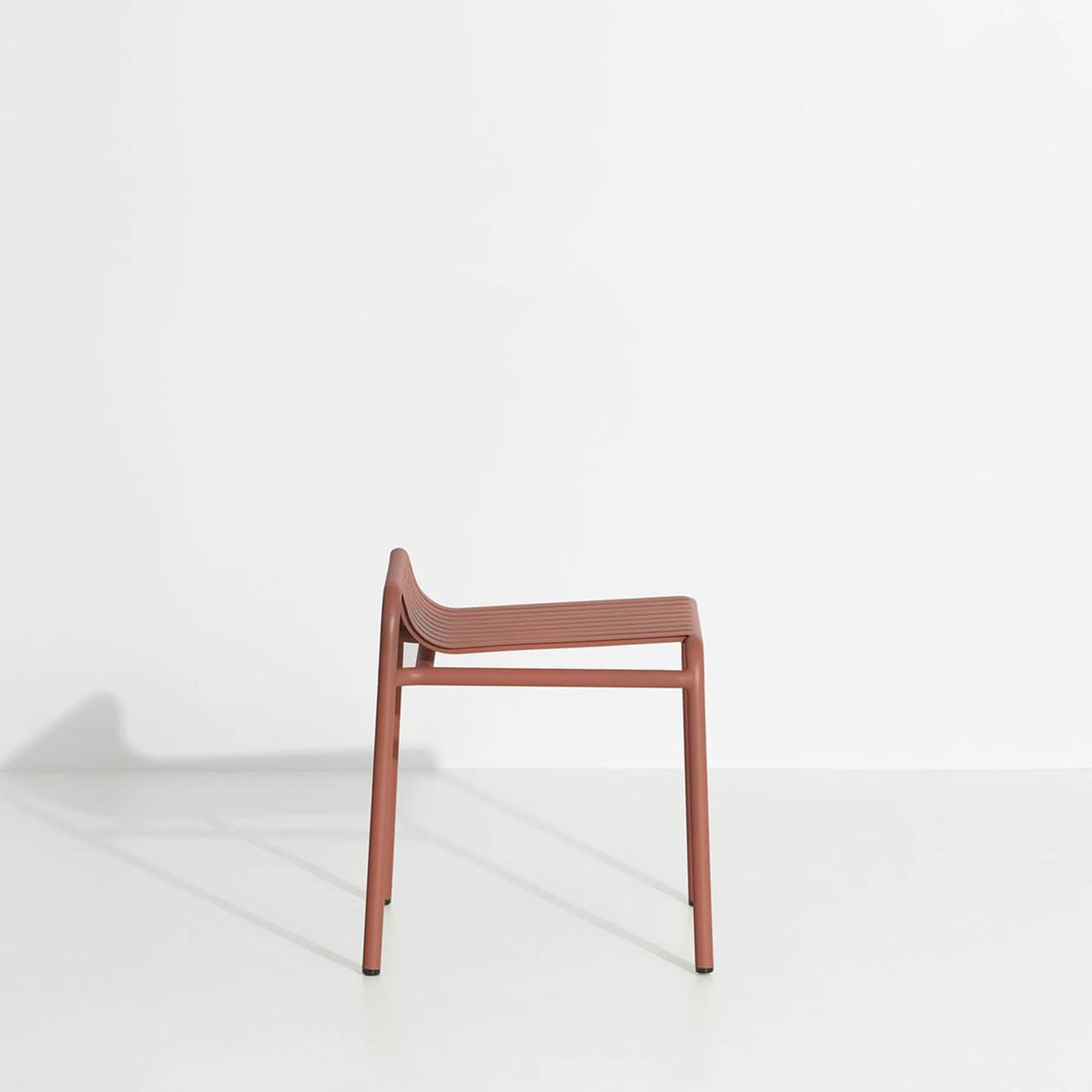 Eleganter Week-End Hocker: Perfekte Ergänzung für Ihren Aussenbereich.