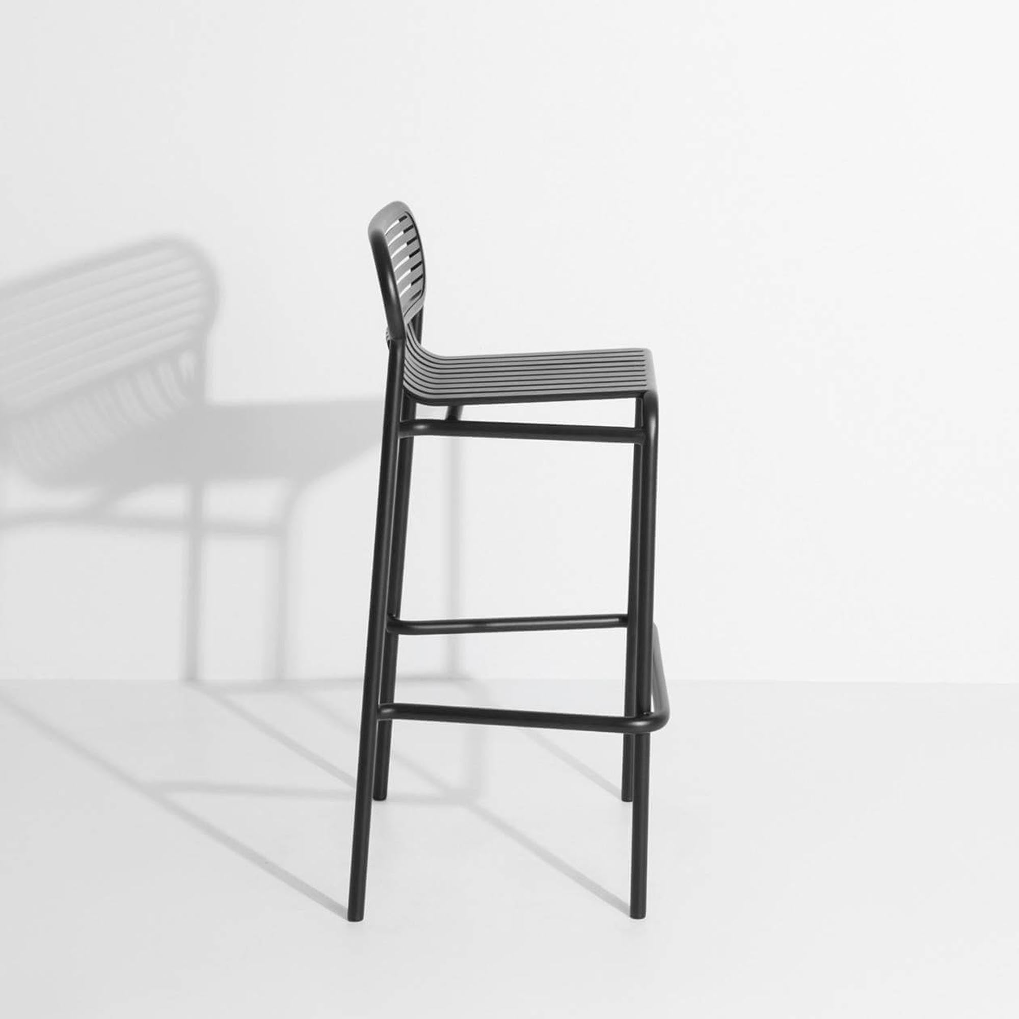 Week-End Barhocker: Modernes Design für stilvolle Outdoor-Momente.