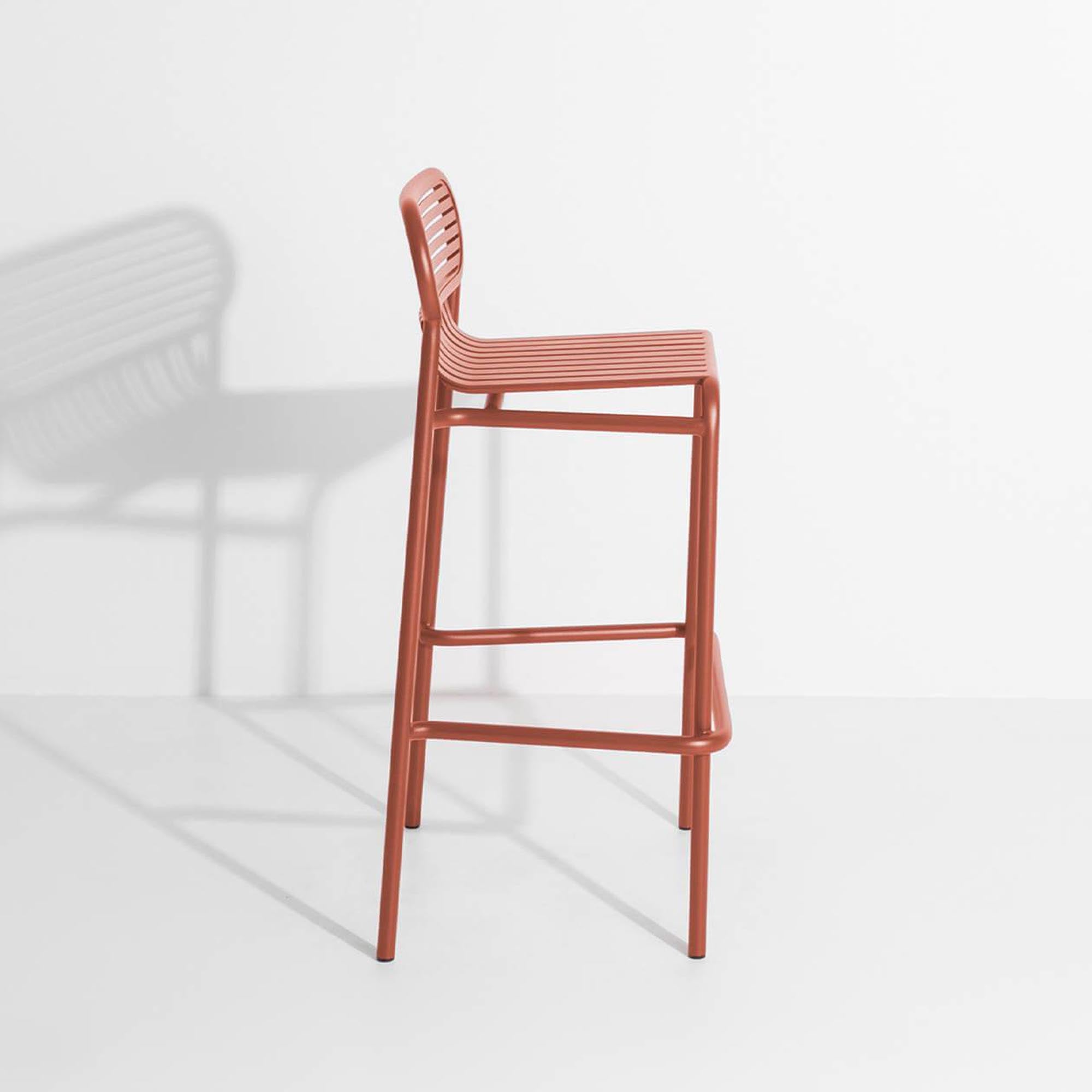 Stylischer Outdoor-Barstuhl Week-End von Petite Friture, ideal für entspannte Abende im Freien mit modernem Design.