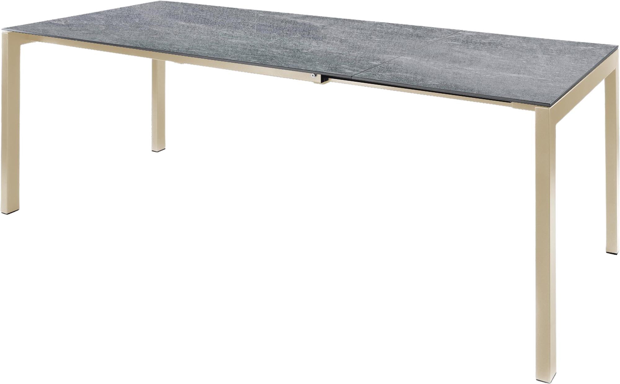 Moderner Gartentisch aus Glasfaser, ausziehbar von 140 auf 200 cm, ideal für entspannte Abende im Freien und gesellige Zusammenkünfte.