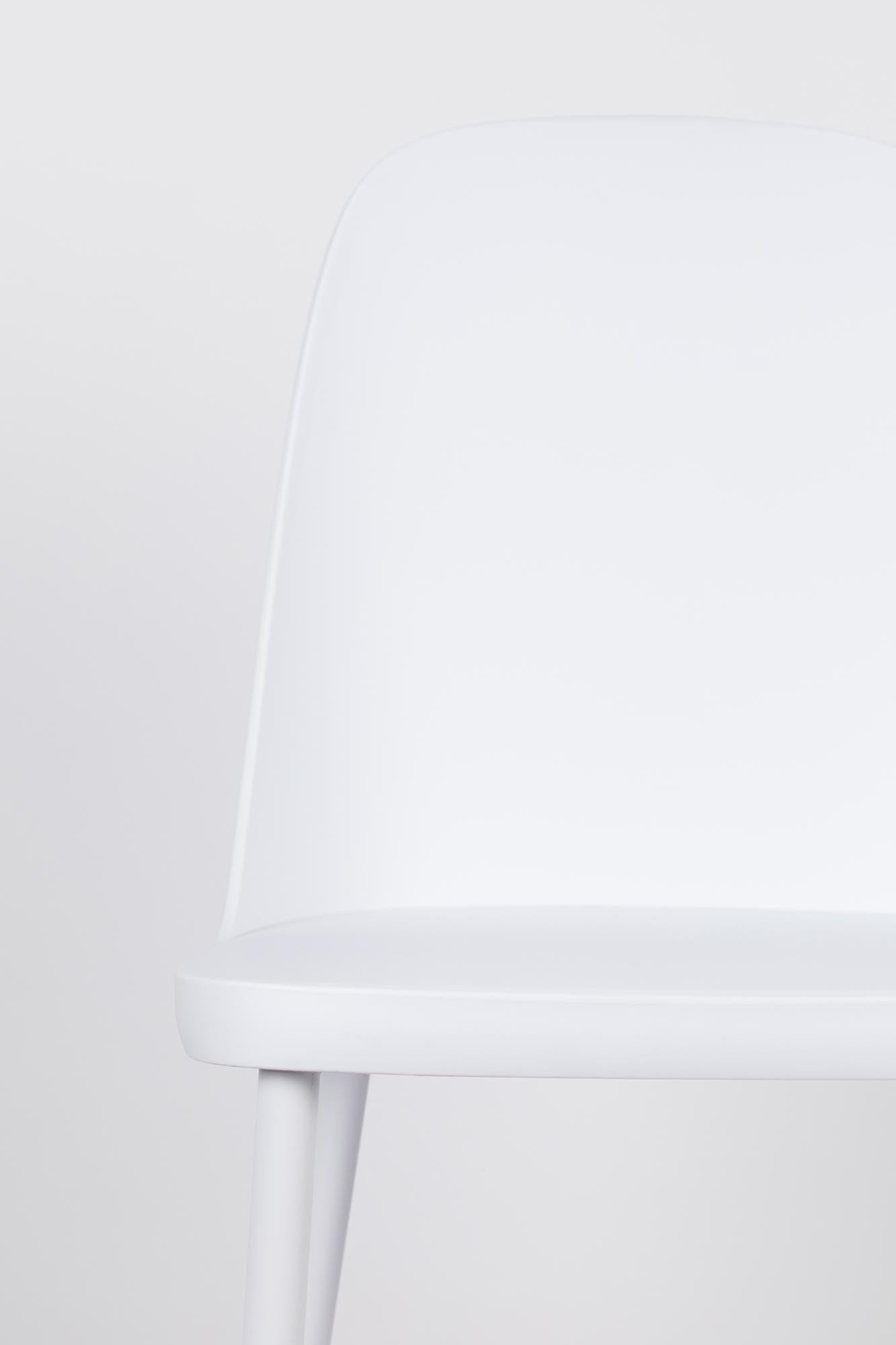 Entdecken Sie den PIP Stuhl von White Label Living – stilvoll, bequem und perfekt für jedes moderne Zuhause.