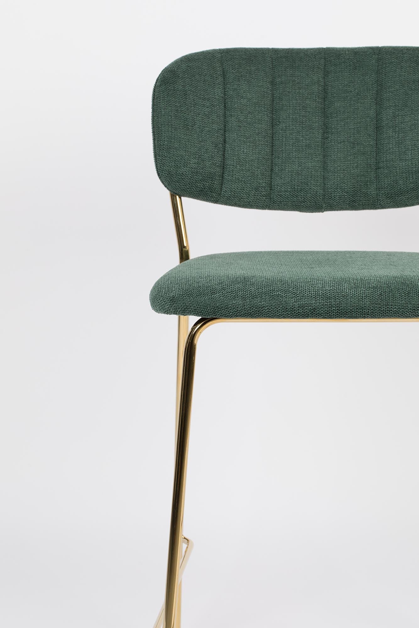 Entdecken Sie den gepolsterten Barstuhl Jolien von White Label Living – elegantes Design und optimaler Komfort für Ihre Bar oder Küche.