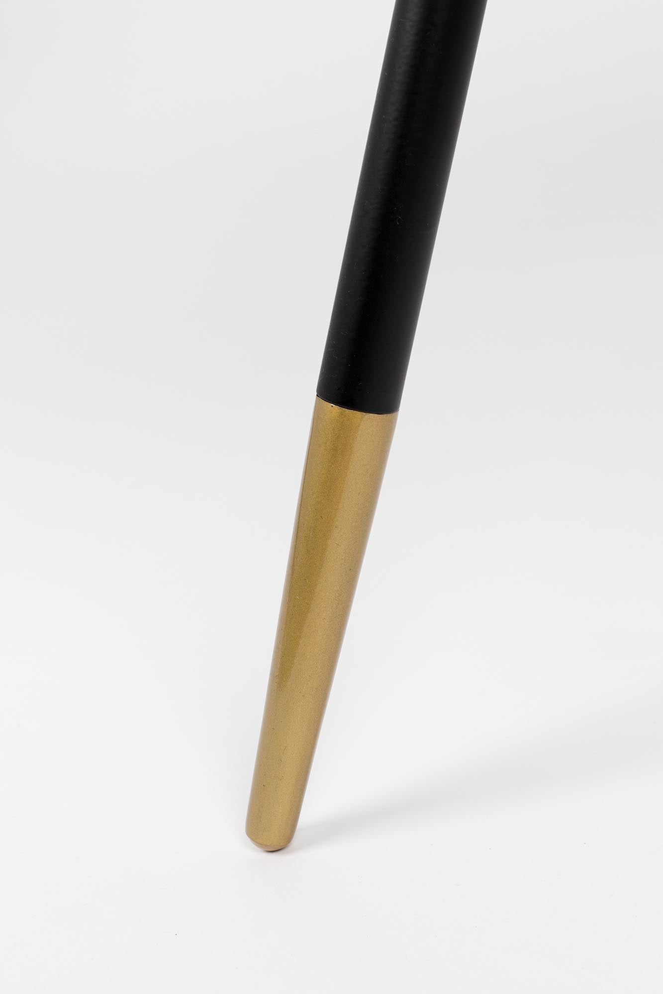 Moderner Beistelltisch DENISE von White Label Living, gefertigt aus robustem MDF mit eleganter Melaminoberfläche, ideal für stilvolle Akzente.