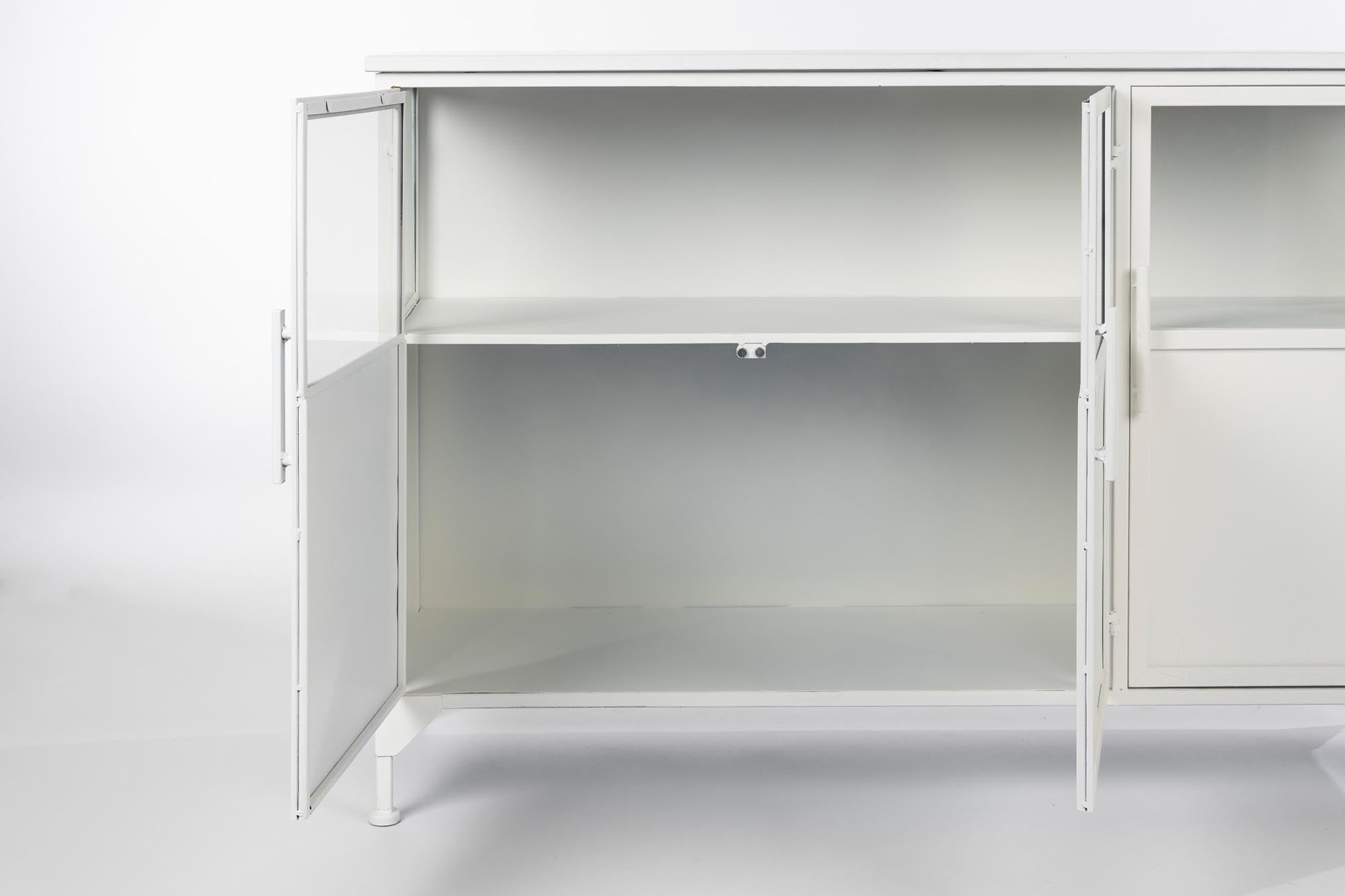 Modernes 3-türiges Sideboard MIYA LOW von White Label Living, ideal für stilvolle Wohnräume und praktischen Stauraum.