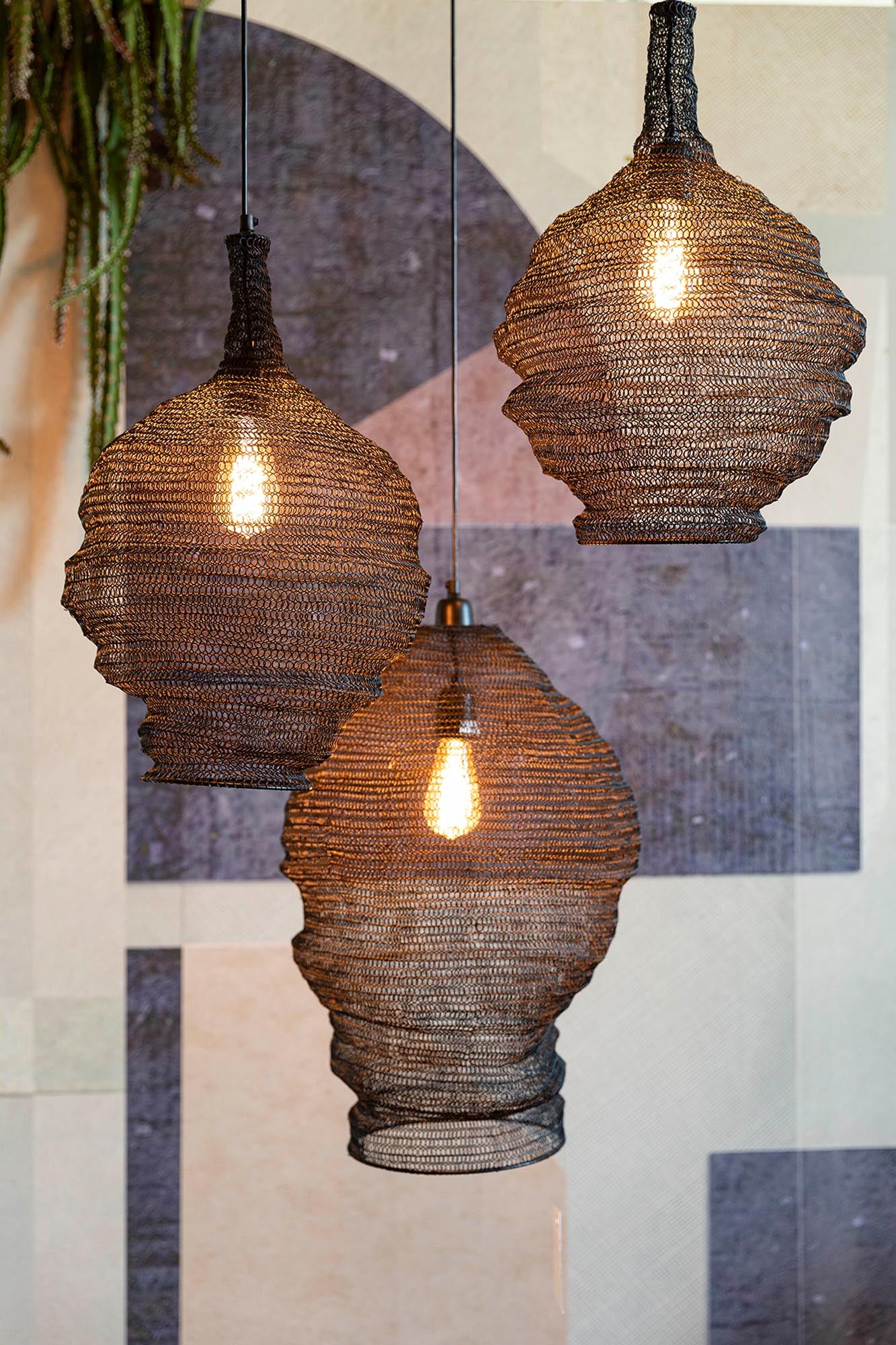 Pendellampe Lena von White Label Living: Stilvolle und moderne Leuchte, die jeden Raum mit ihrem eleganten Design bereichert.