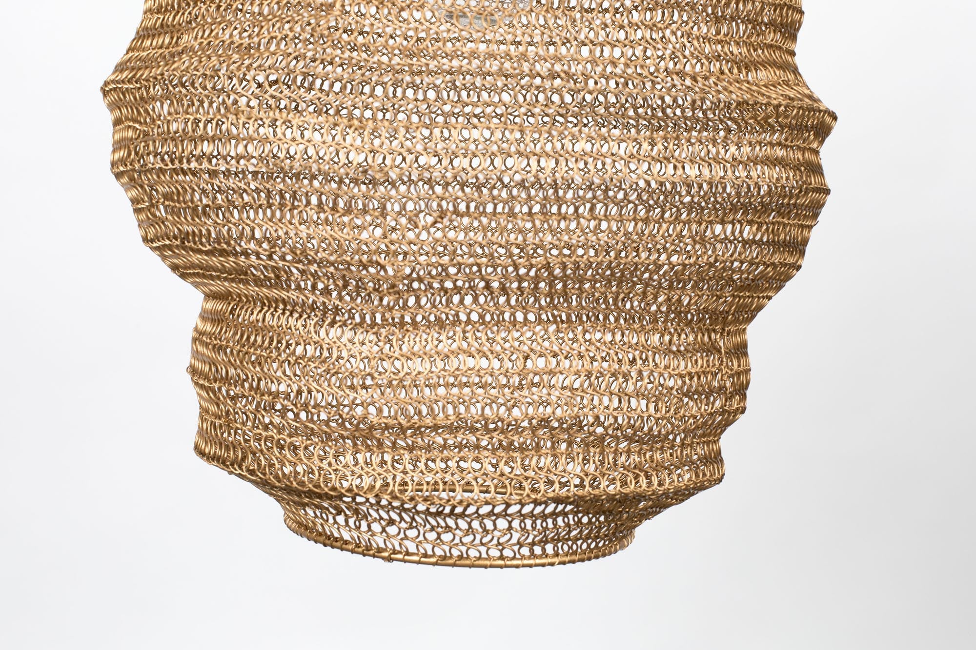 Elegante Pendellampe Lena von White Label Living, ideal für eine stilvolle und moderne Raumgestaltung.