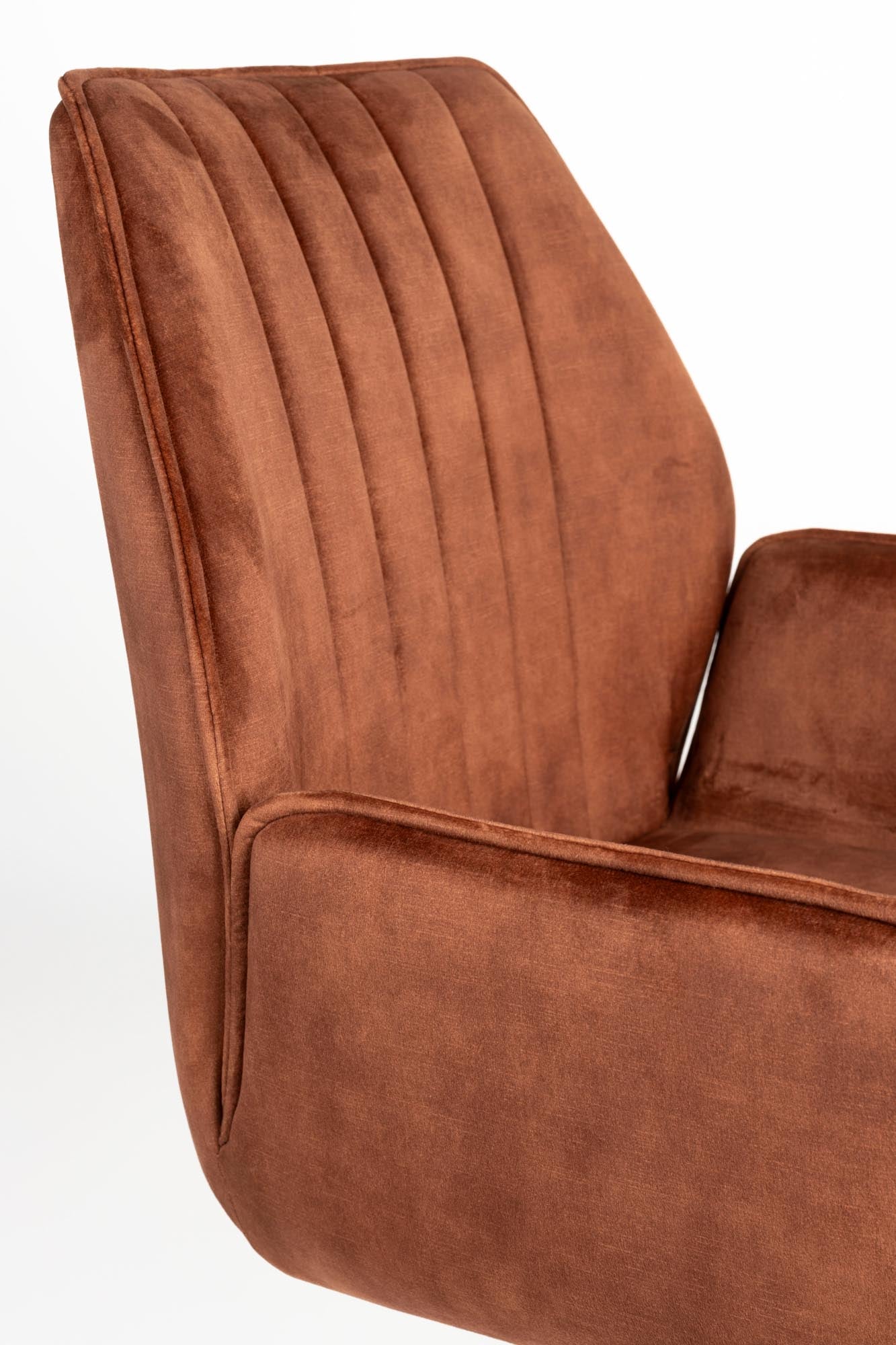 Stilvoller Armlehnstuhl Jamie von White Label Living: Hochwertige Materialien, ergonomische Form und vielfältige Farben für Ihr Zuhause.