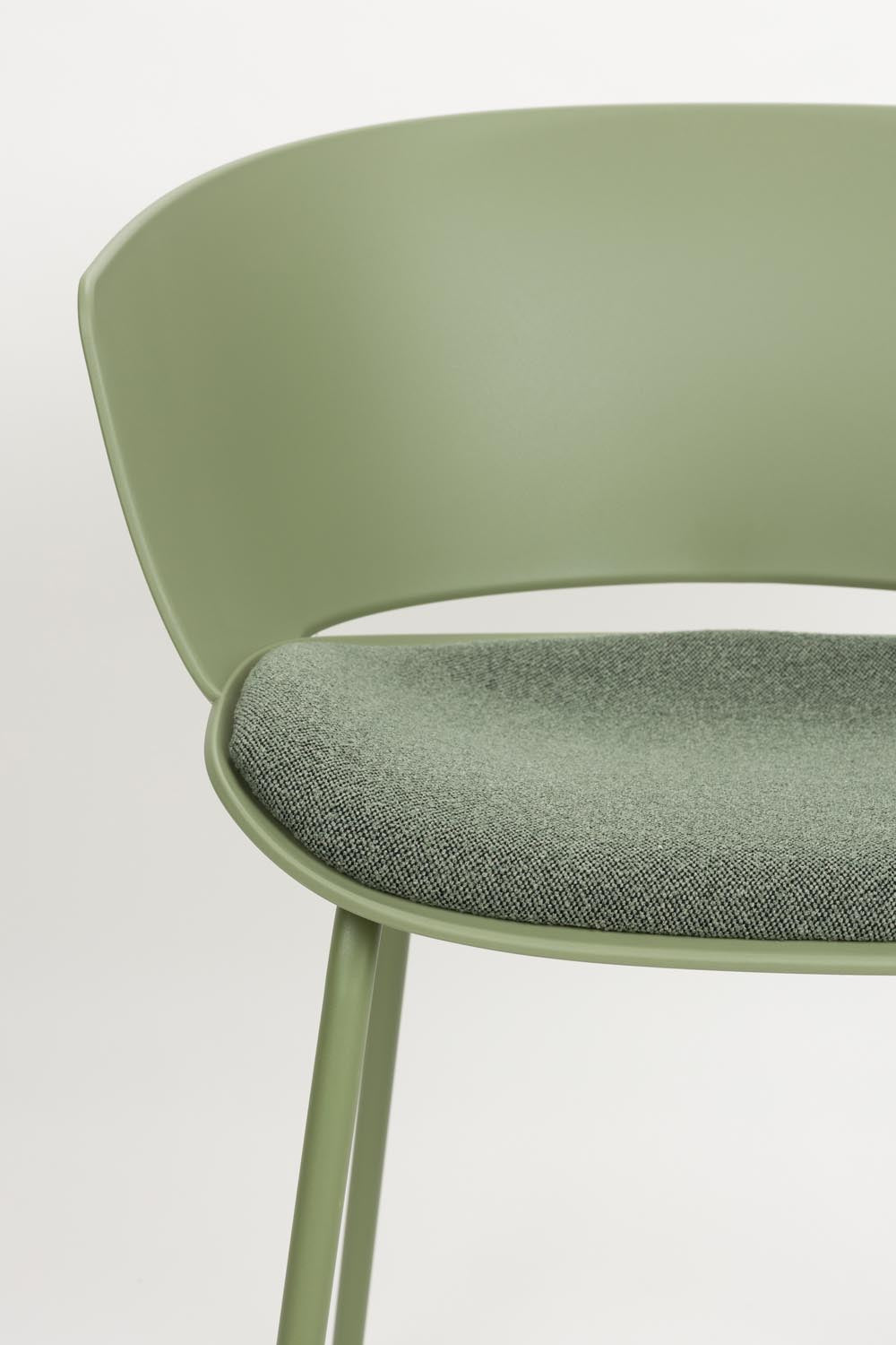 Stuhl Jessica Green: Eleganter Armlehnstuhl für modernes Wohnen, robust und pflegeleicht, ideal für Esszimmer und Büro.