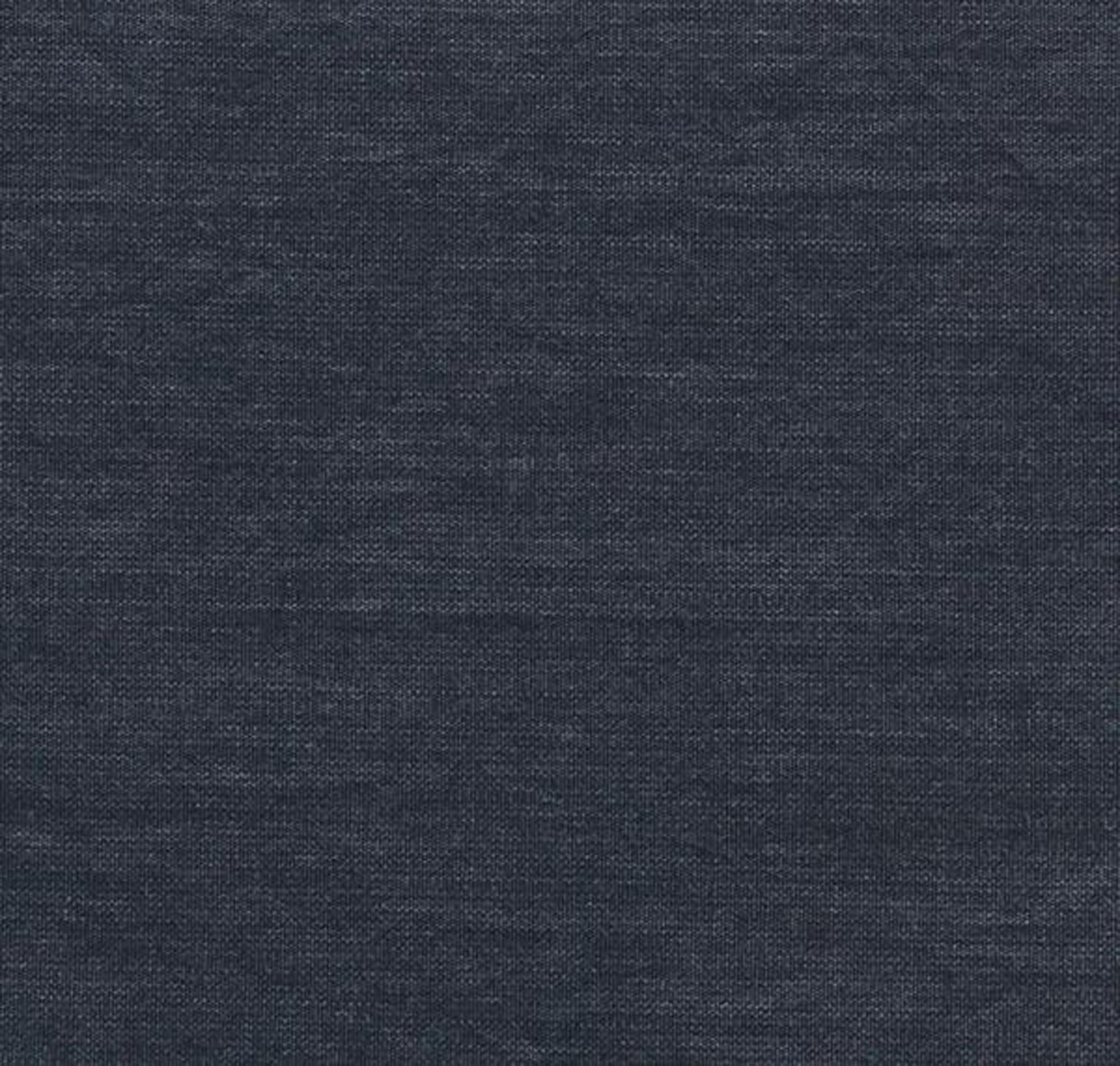 Eleganter blauer Vorhang aus ägyptischer Baumwolle von ZigZagZurich, handgefertigt in Italien, ideal für stilvolle Fensterdekoration.