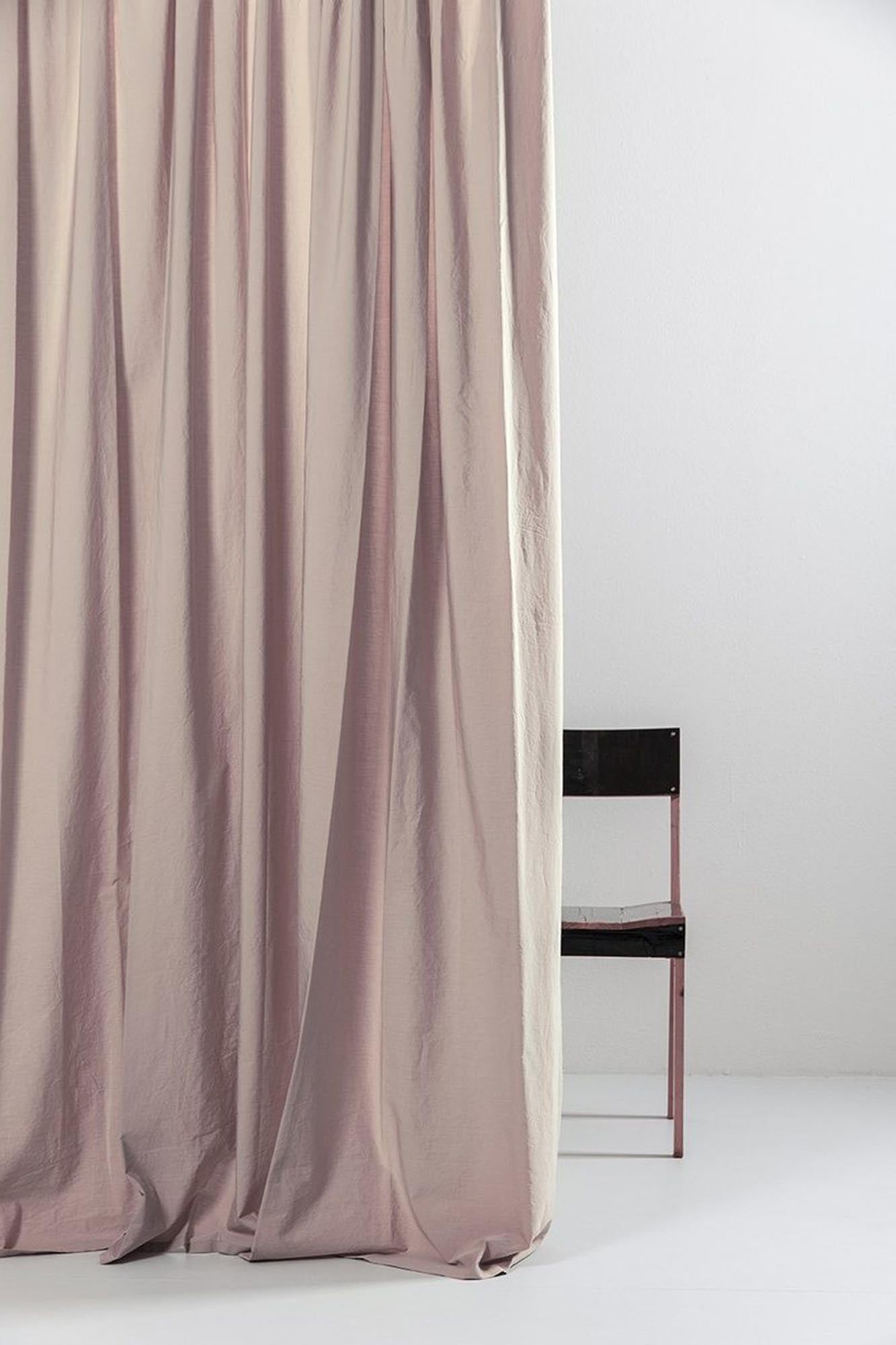 Eleganter rosa Vorhang aus ägyptischer Baumwolle von ZigZagZurich, ideal für stilvolle Akzente und einladende Wohnräume.