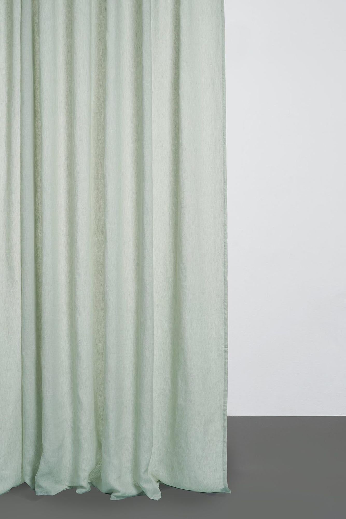 Entdecke den luxuriösen Two Tone Vorhang von ZigZagZurich, gefertigt aus hochwertigem Stonewashed-Leinen für ein weiches, stilvolles Ambiente.