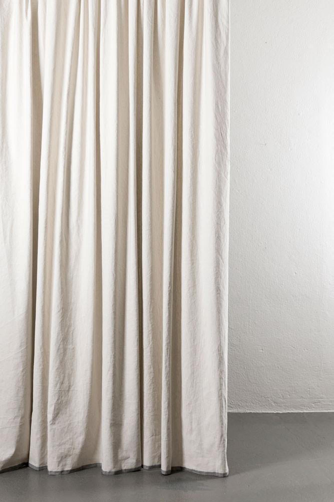 Eleganter Baumwollvorhang Belize von ZigZagZurich, ideal für stilvolle Fensterdekoration und gemütliche Räume.