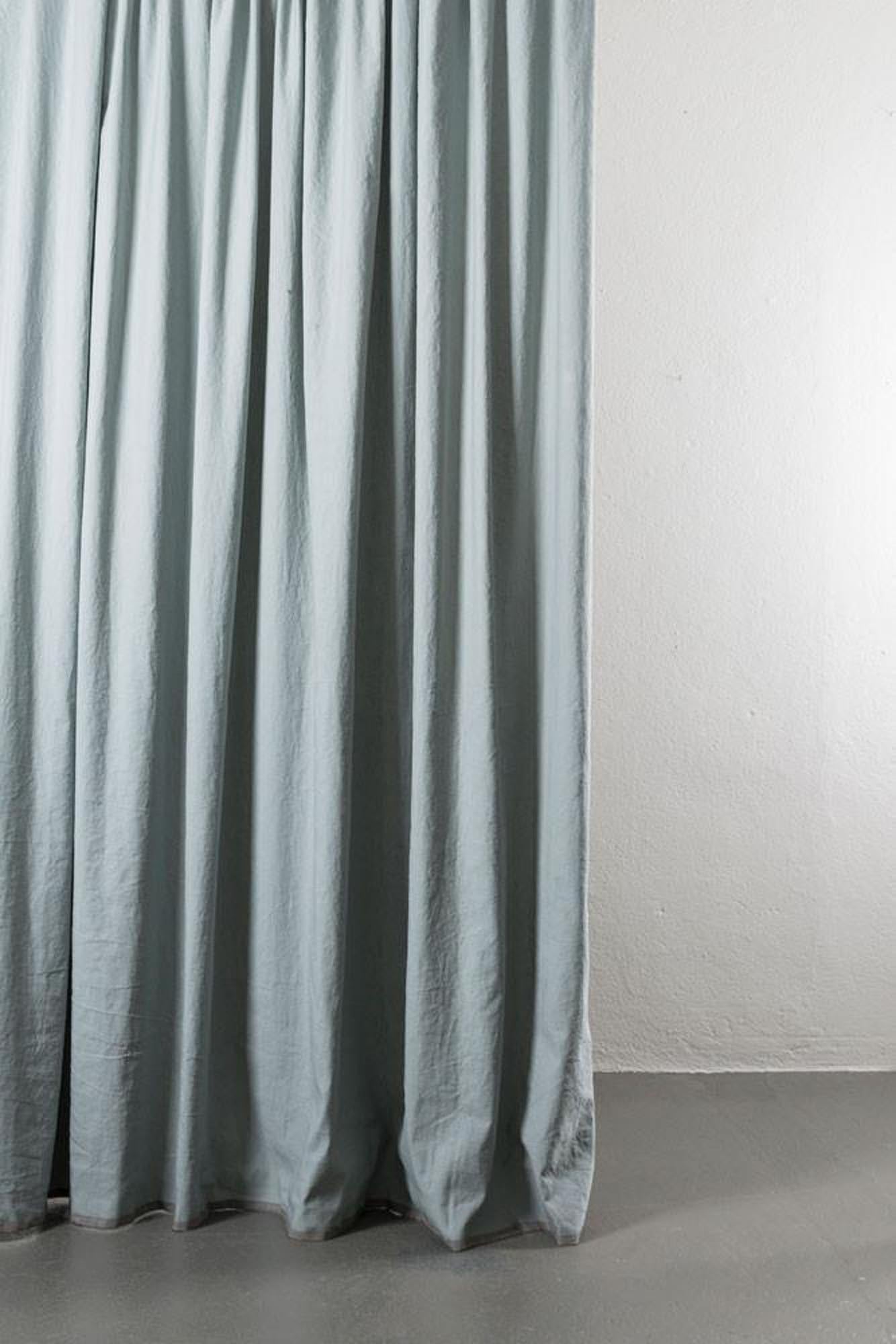 Eleganter Baumwollvorhang Belize von ZigZagZurich, ideal für moderne Wohnräume und zur Schaffung einer gemütlichen Atmosphäre.