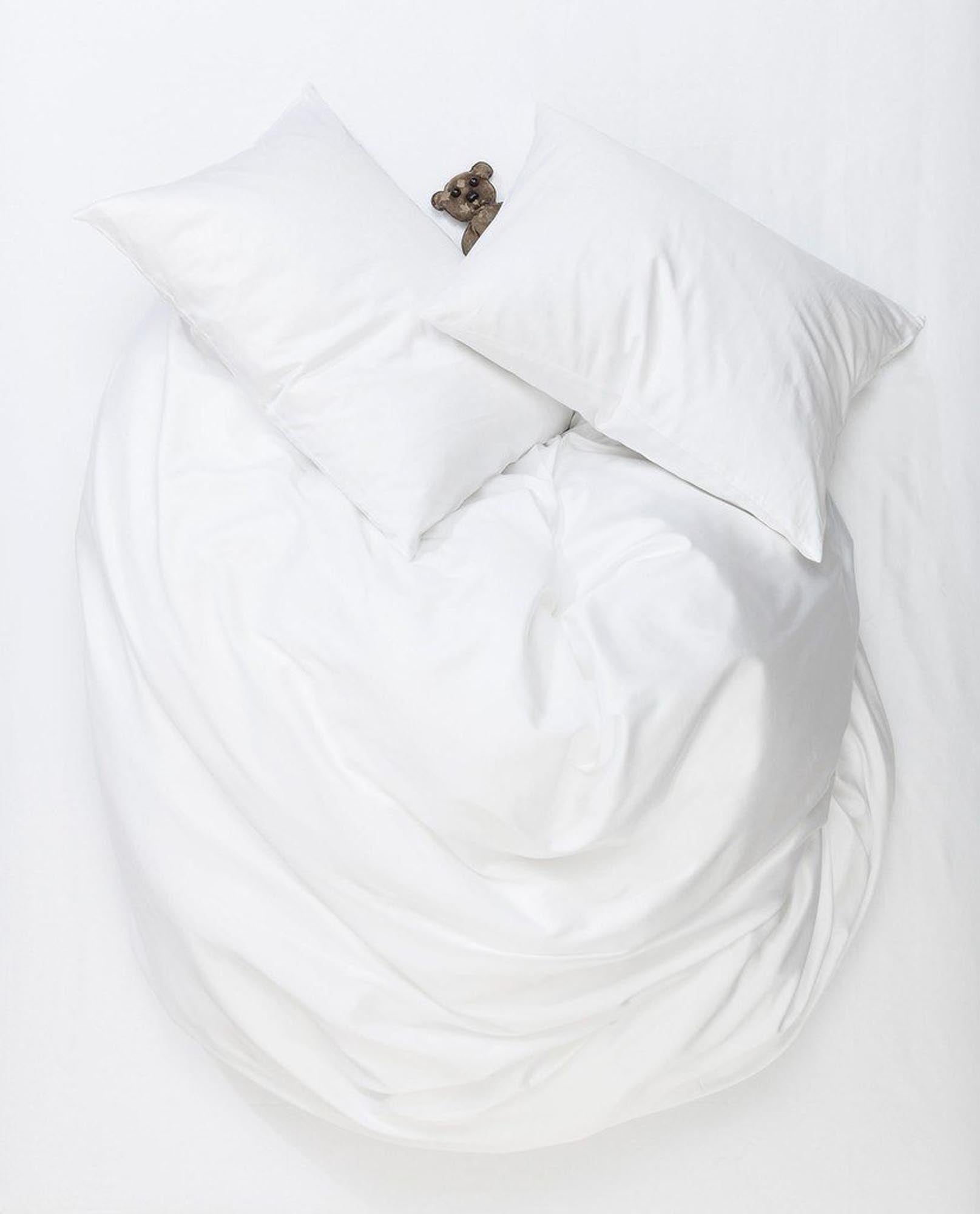 Eleganter Duvetbezug aus feinem Perkal von ZigZagZurich, perfekt für ein modernes Schlafzimmer und gemütliche Schlafmomente.