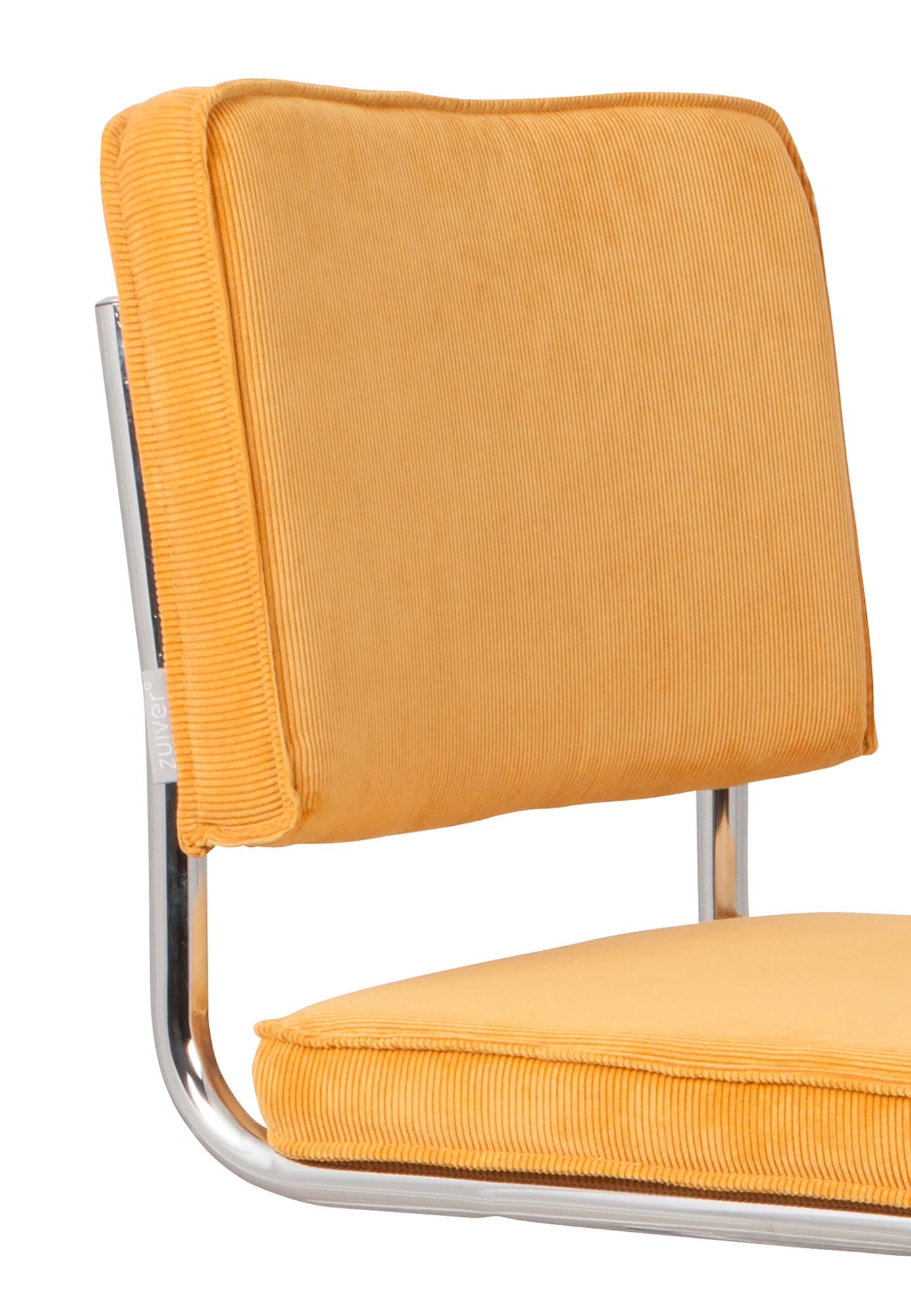 Entdecken Sie den Zuiver Ridge Stuhl – eine elegante Fusion aus zeitgemäßem Design und nostalgischem Charme, ideal für jedes Zuhause.