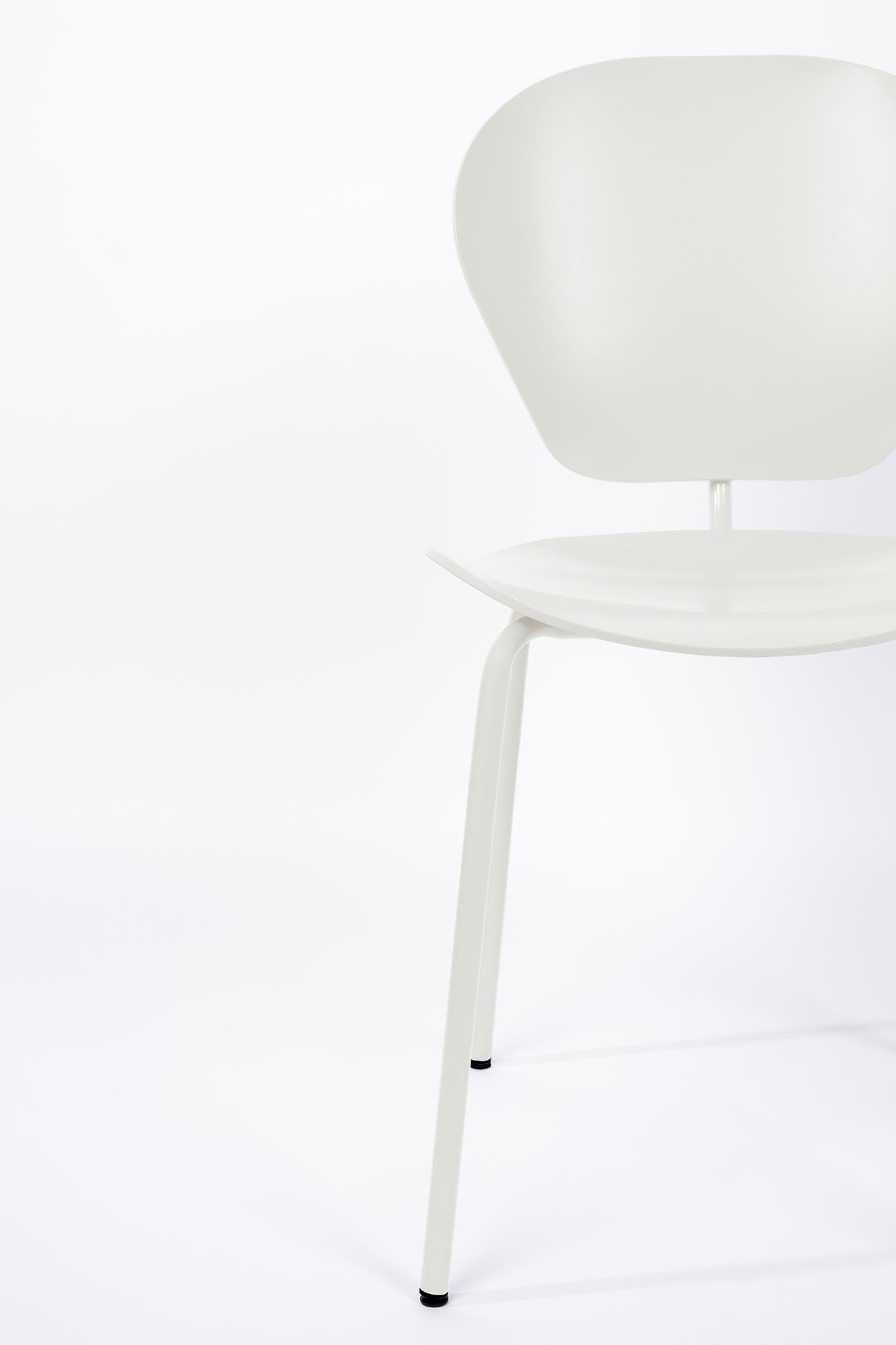 Moderner Stuhl The Ocean von Zuiver, ideal für zeitgemäße Wohnräume, vereint Komfort und ansprechendes Design in einem nachhaltigen Produkt.