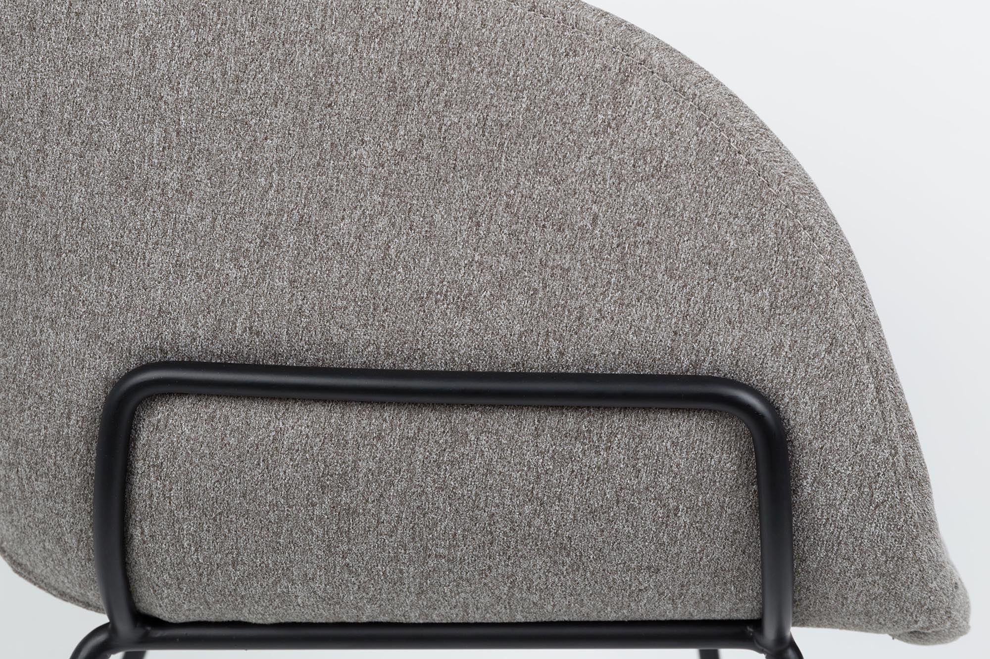 Eleganter Armlehnstuhl Feston von Zuiver: Hochwertiges PU-Leder, optimaler Komfort und vielseitig einsetzbar für Ihr Zuhause.