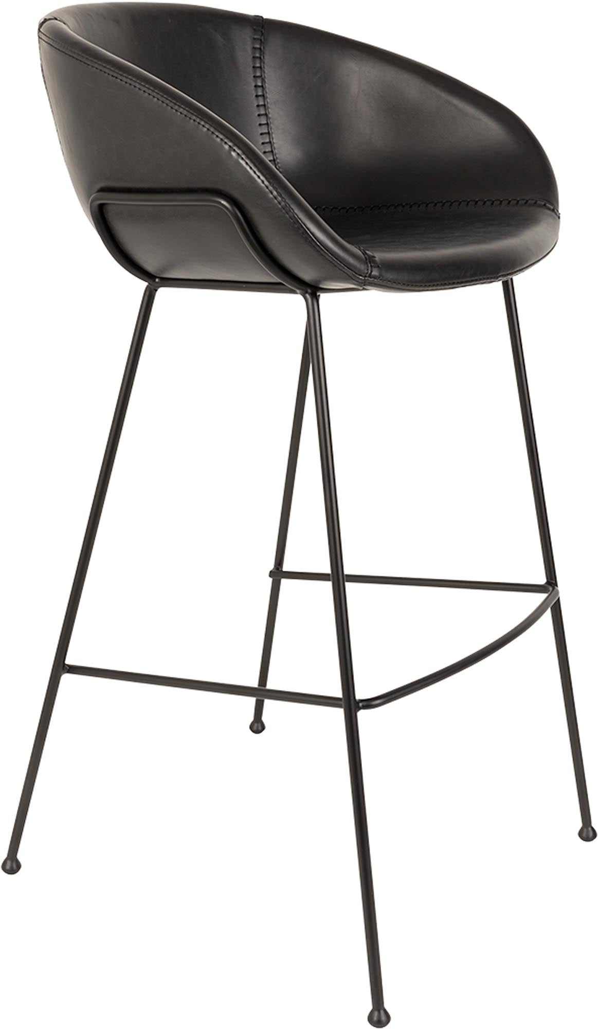 Der Barstuhl Feston von Zuiver vereint elegantes Design mit Komfort. Hochwertiges PU-Leder und stabile Konstruktion machen ihn zum idealen Möbelstück.