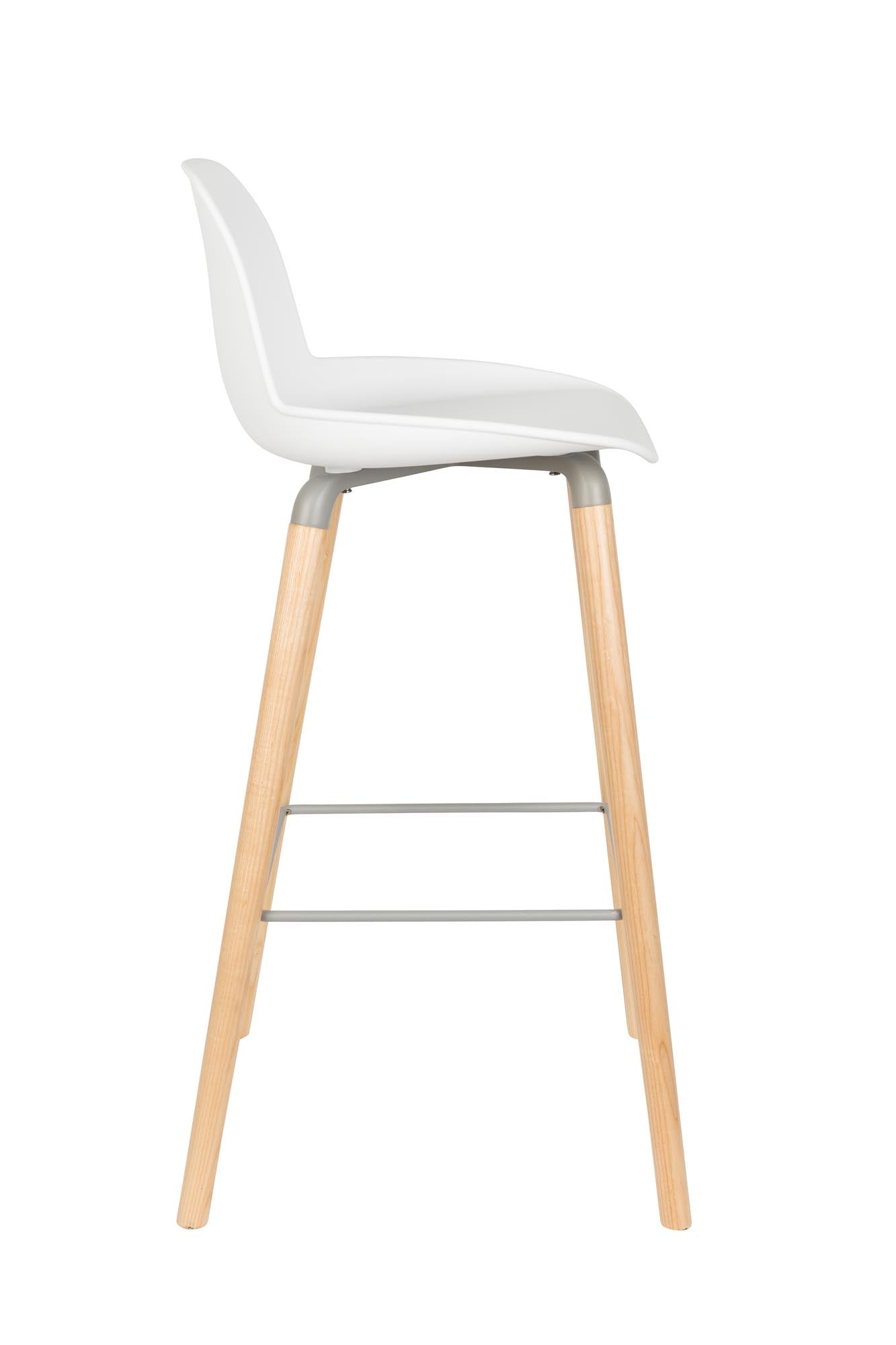 Moderner Barstuhl Albert Kuip von Zuiver, der durch sein minimalistisches Design und die bequeme Polsterung besticht, ideal für jede Bar oder Küche.
