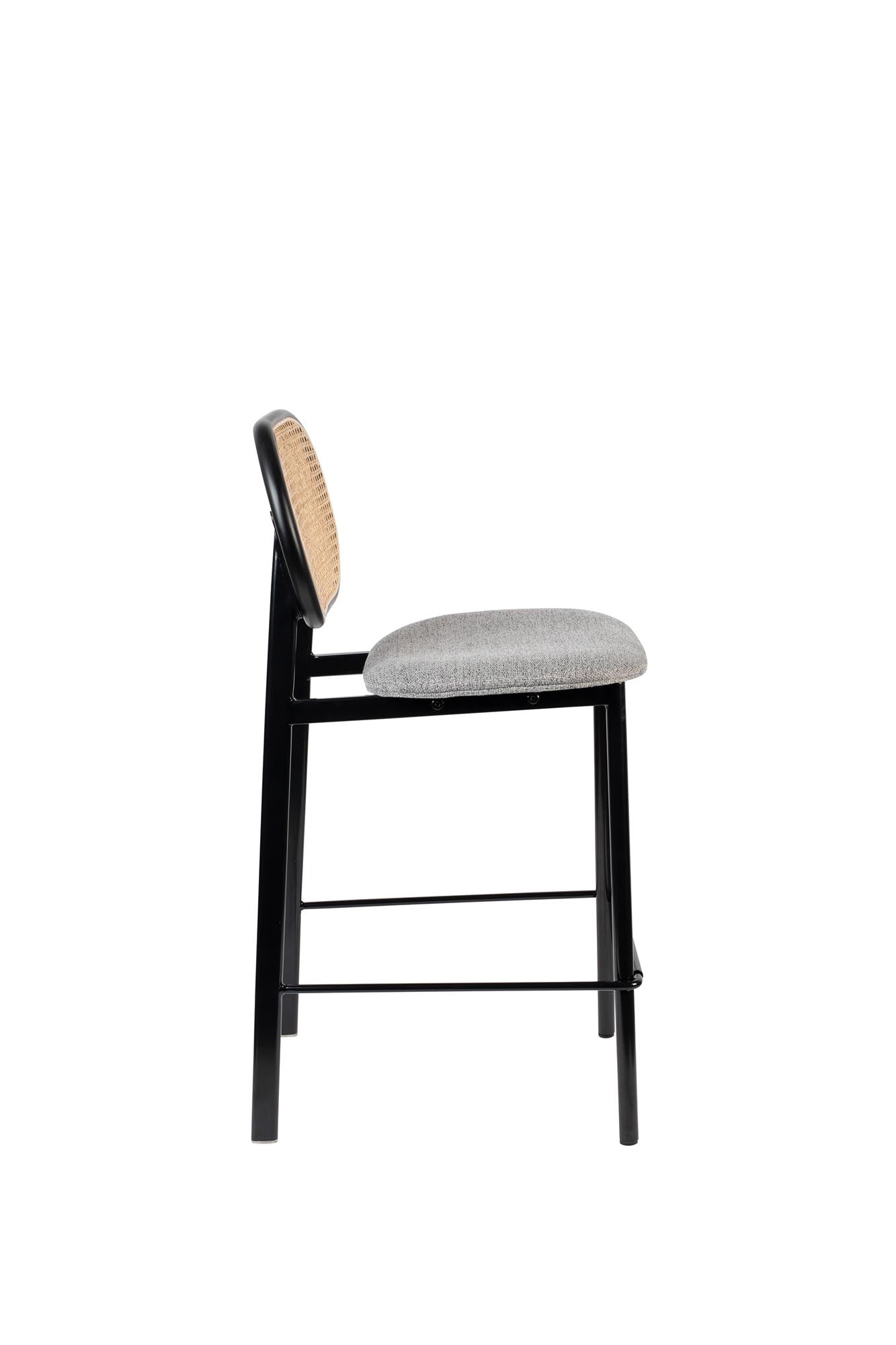 Eleganter Barstuhl Spike von Zuiver, ideal für trendige Bars und Küchen, vereint modernes Design mit hohem Sitzkomfort.