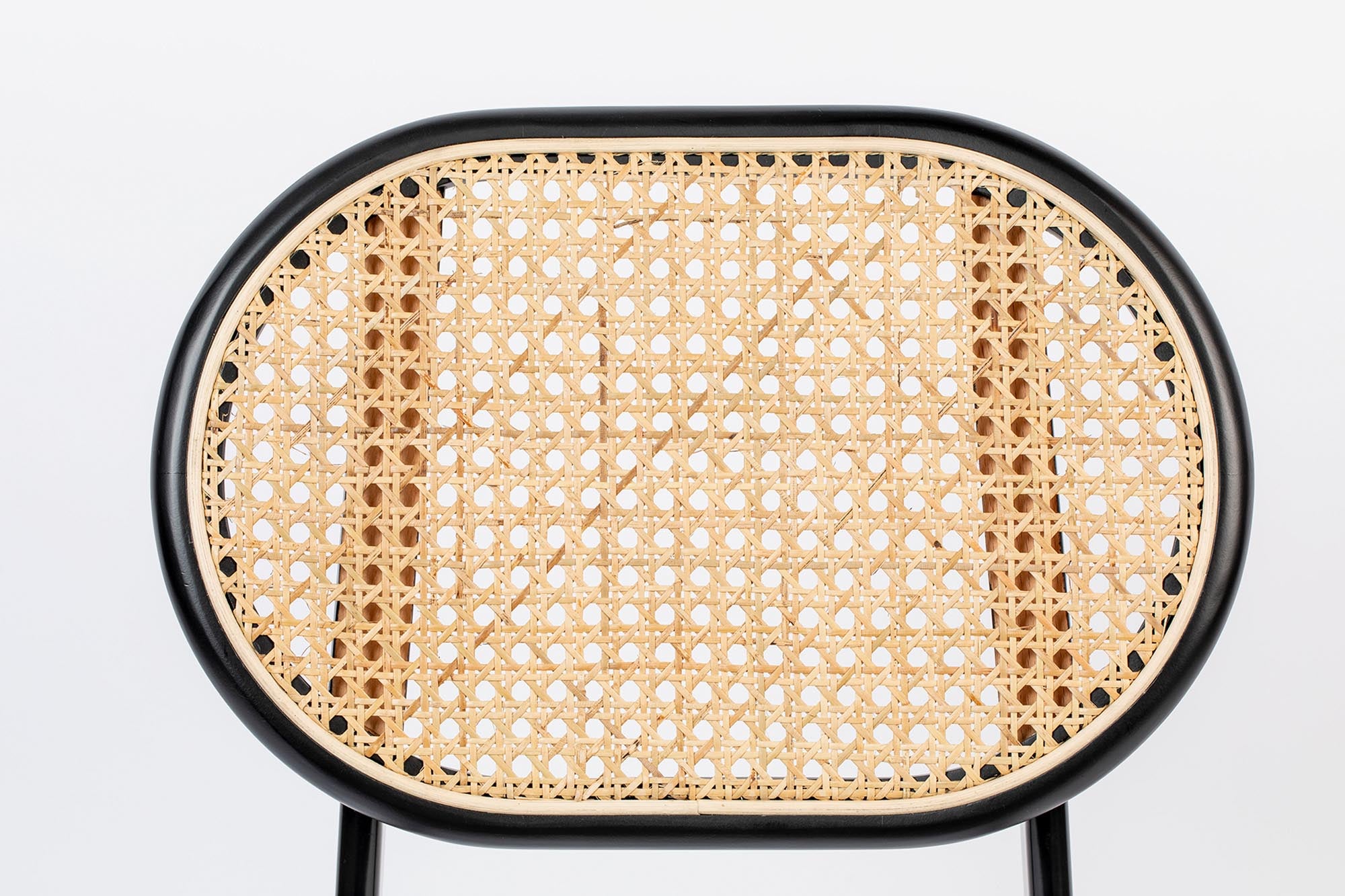 Eleganter Barstuhl Spike von Zuiver, der modernes Design und hohen Sitzkomfort für jede Bar oder Küche bietet.