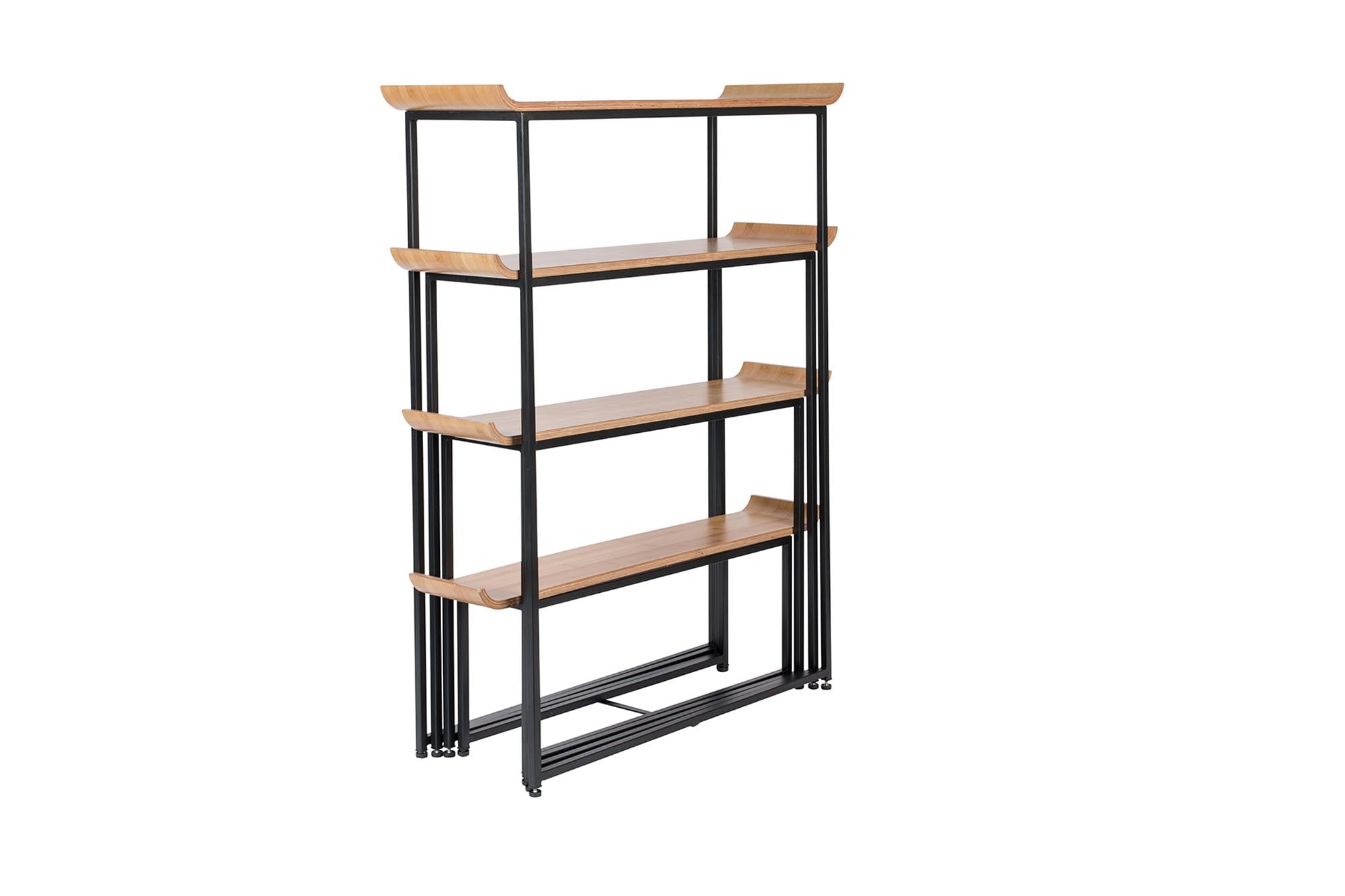 Elegantes Standregal FLODKA von Zuiver, ideal für modernes Wohndesign, mit vielseitigen Ablageflächen für Bücher und Dekoration.