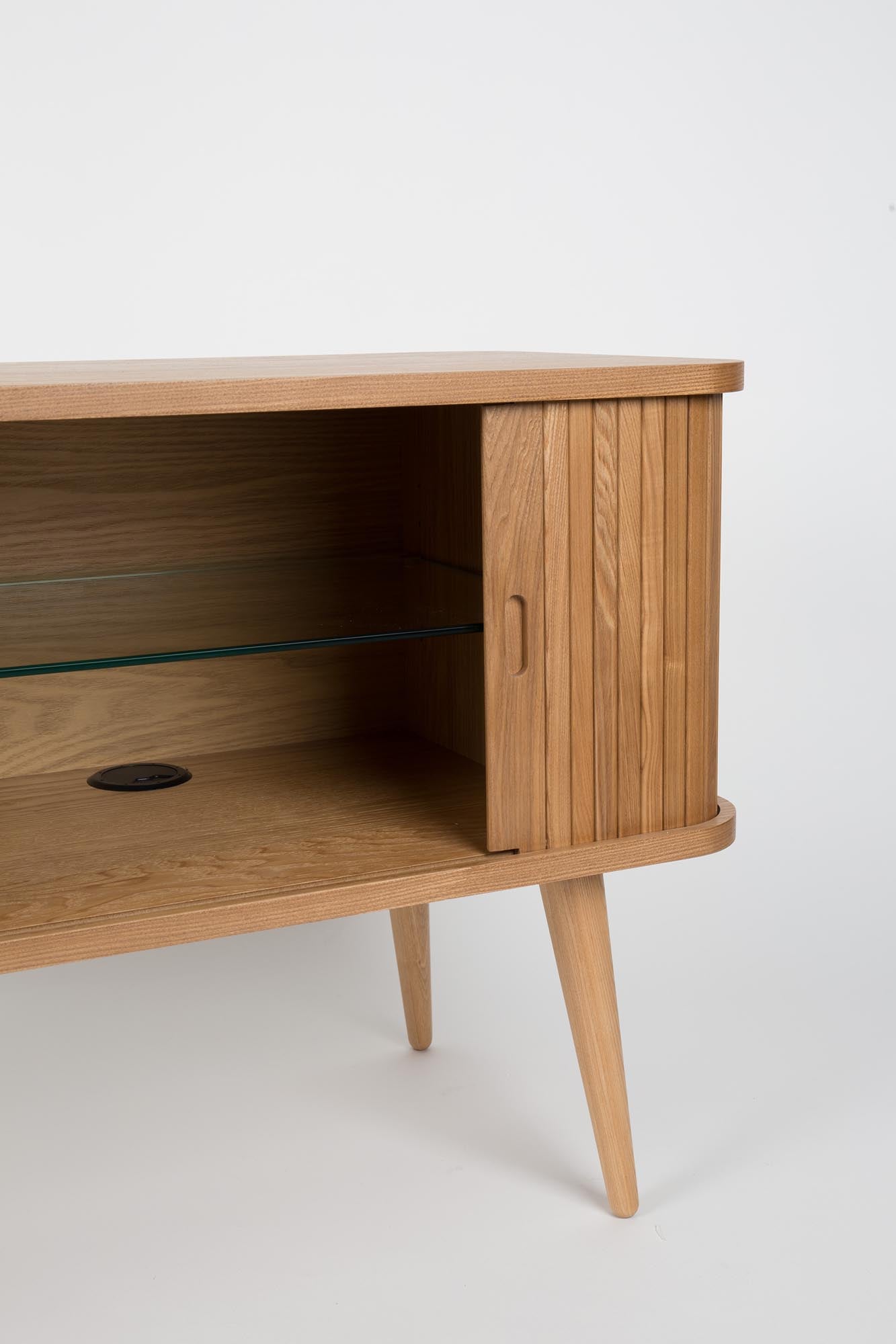 Hochwertiges Sideboard Barbier von Zuiver, das modernes Design mit einem Hauch von Vintage-Charme vereint und jedem Raum Eleganz verleiht.