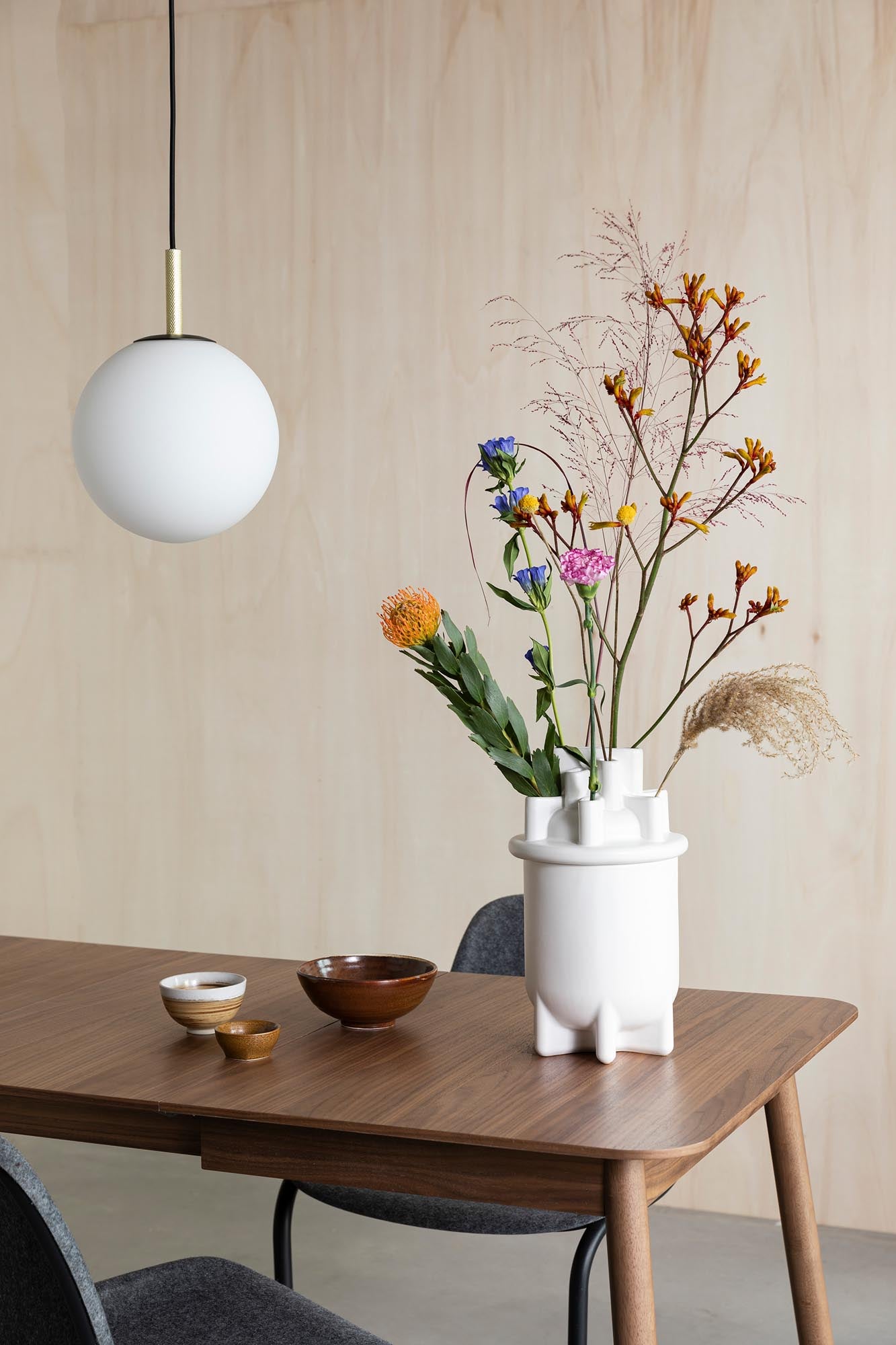 Die Pendelleuchte Orion von Zuiver vereint elegantes Design mit Funktionalität und setzt stilvolle Akzente in Ihrem Wohnraum.