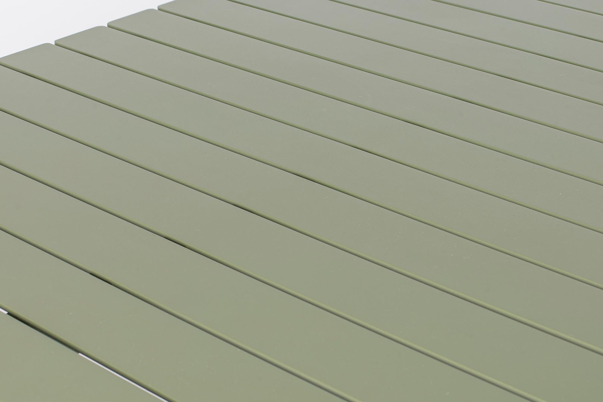Moderner Gartentisch Vondel von Zuiver aus hochwertigem Akazienholz, perfekt für stilvolle Outdoor-Events und entspannte Abende im Garten.