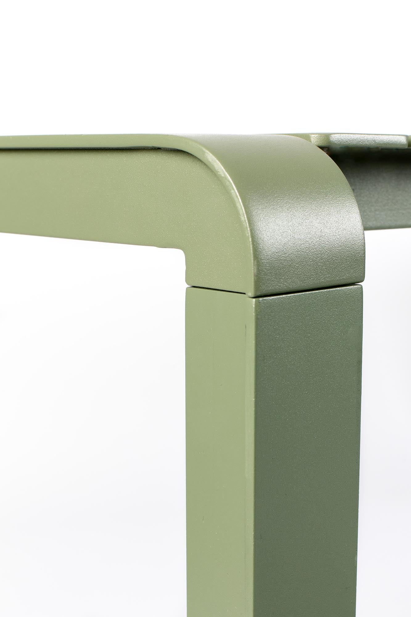 Eleganter Gartentisch Vondel von Zuiver: Robustes Akazienholz, ideal für gesellige Runden und stilvolle Akzente in Ihrem Aussenbereich.