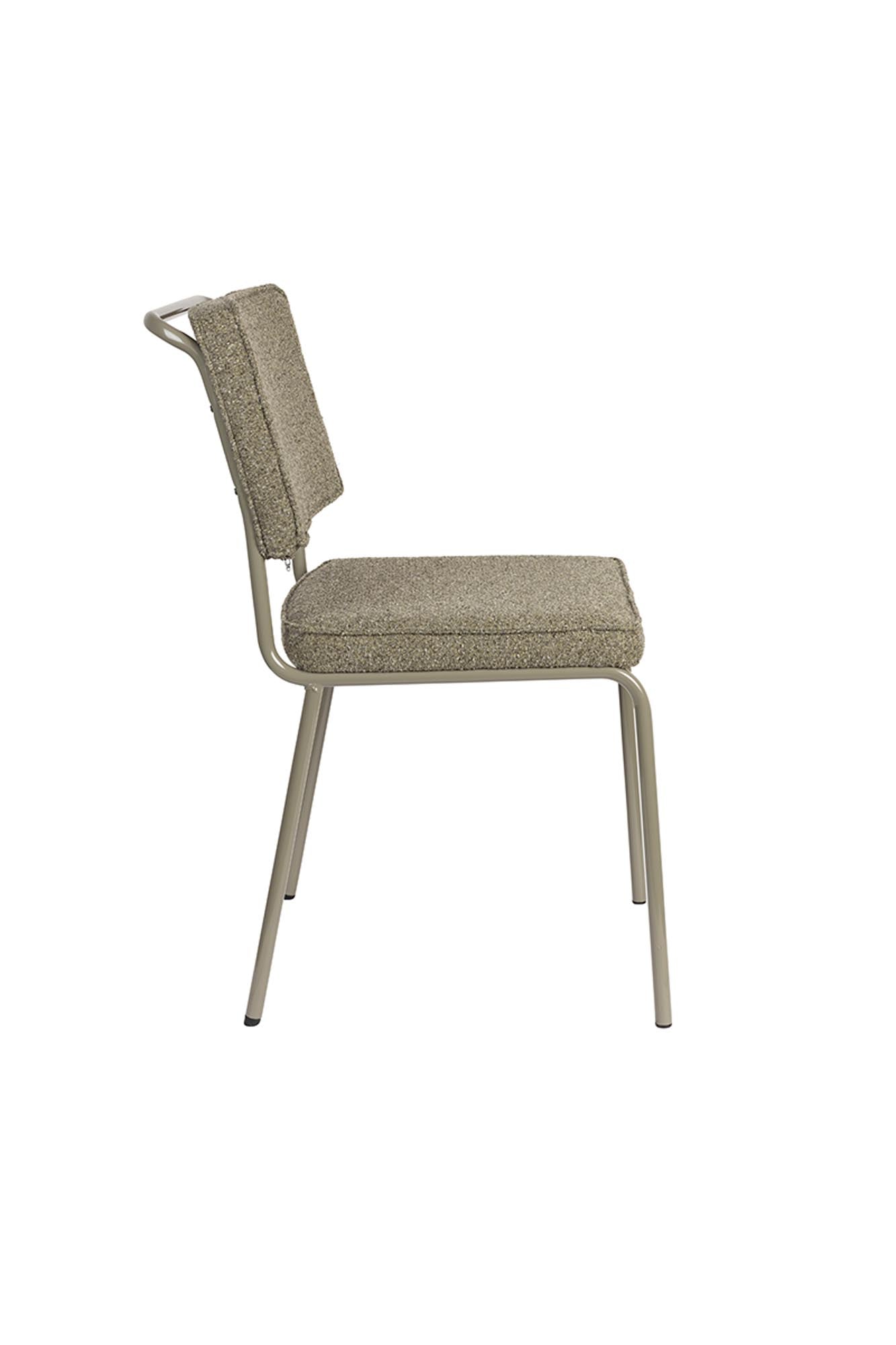 Der Buddy-Stuhl von Zuiver vereint modernes Design und Komfort, perfekt für jeden Raum, ob im Esszimmer oder Büro.