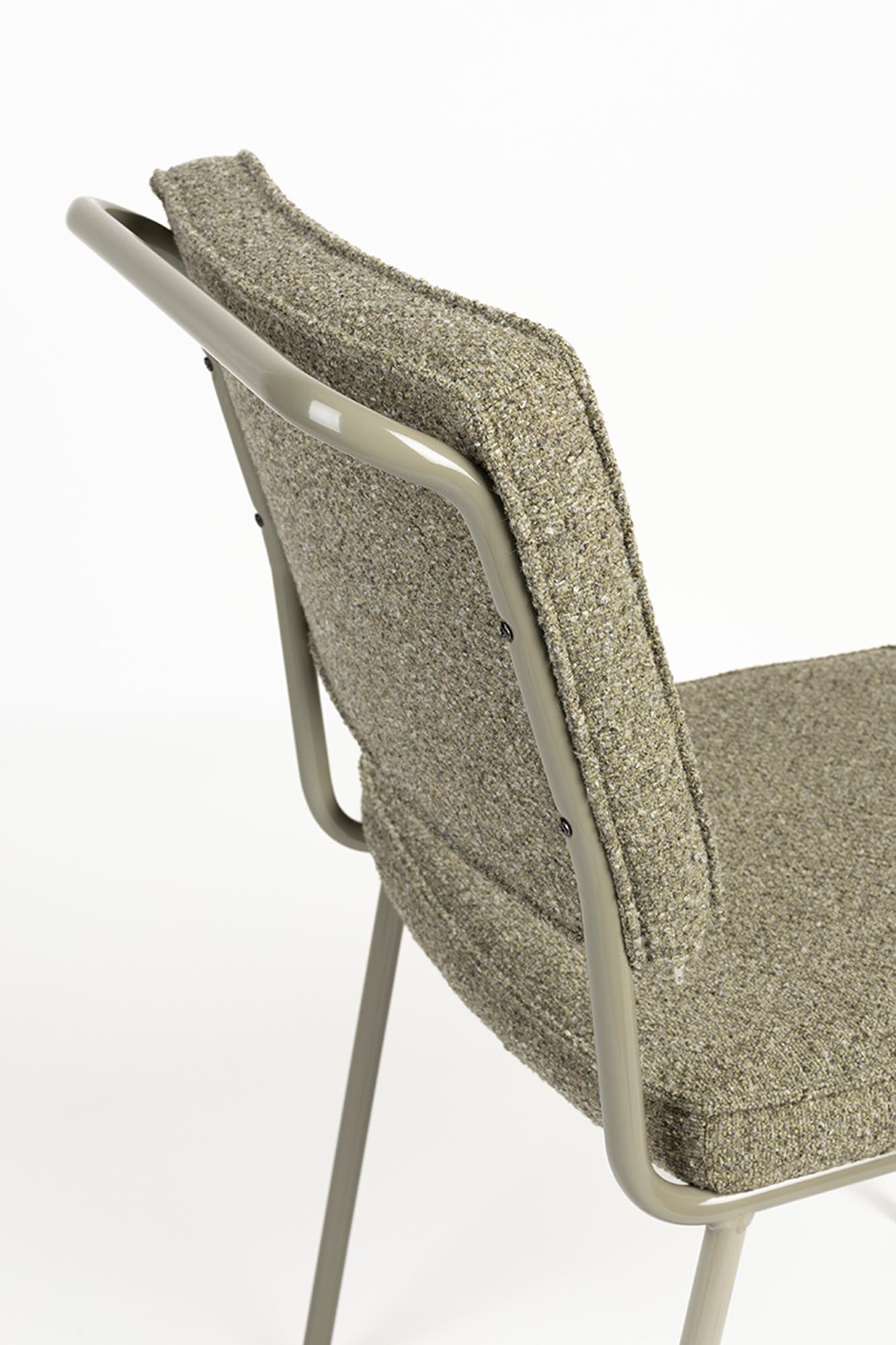 Entdecken Sie den Buddy-Stuhl von Zuiver: Ein eleganter, ergonomischer Stuhl aus hochwertigem Metall, ideal für Esszimmer und kreative Räume.