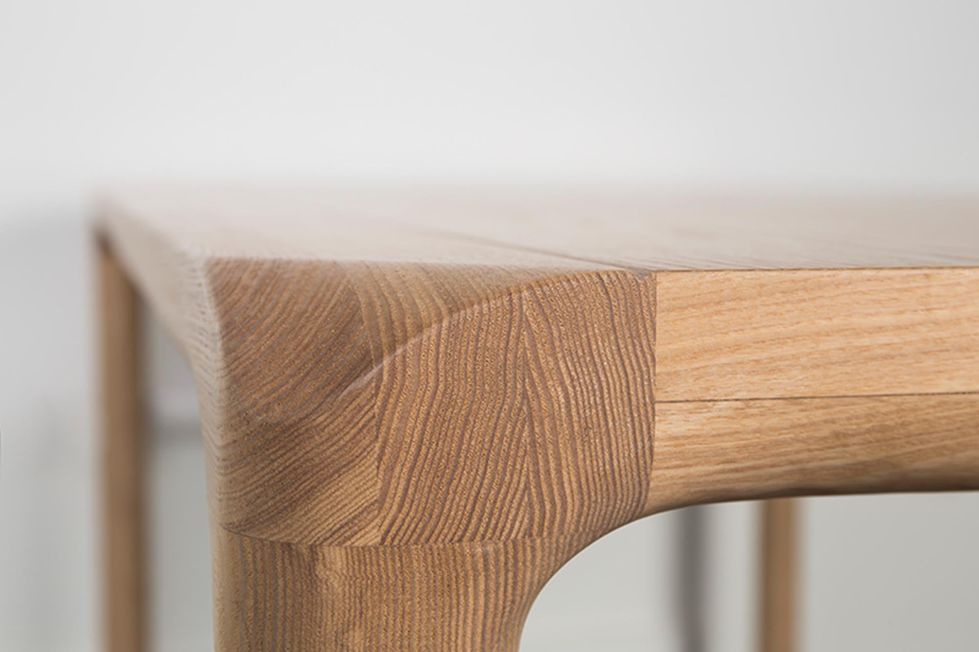 Moderner Tisch Storm von Zuiver, ideal für gemütliche Esszimmer und gesellige Abende, vereint Funktionalität und zeitloses Design.