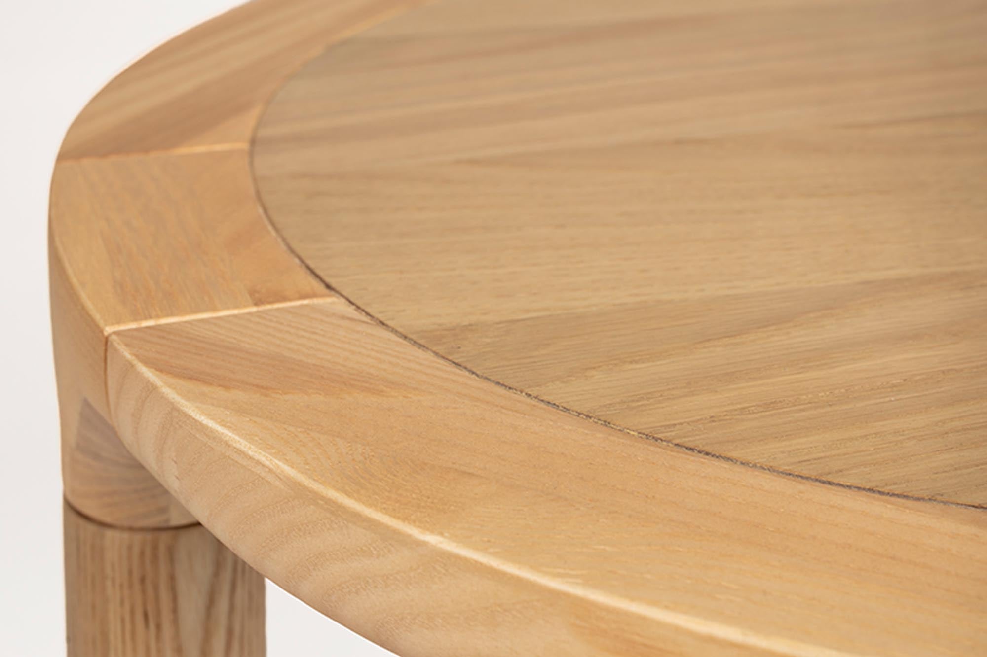Entdecke den Beistelltisch Storm von Zuiver – ein elegantes Möbelstück aus Eschenholz, ideal für jeden Raum und vielseitig einsetzbar.