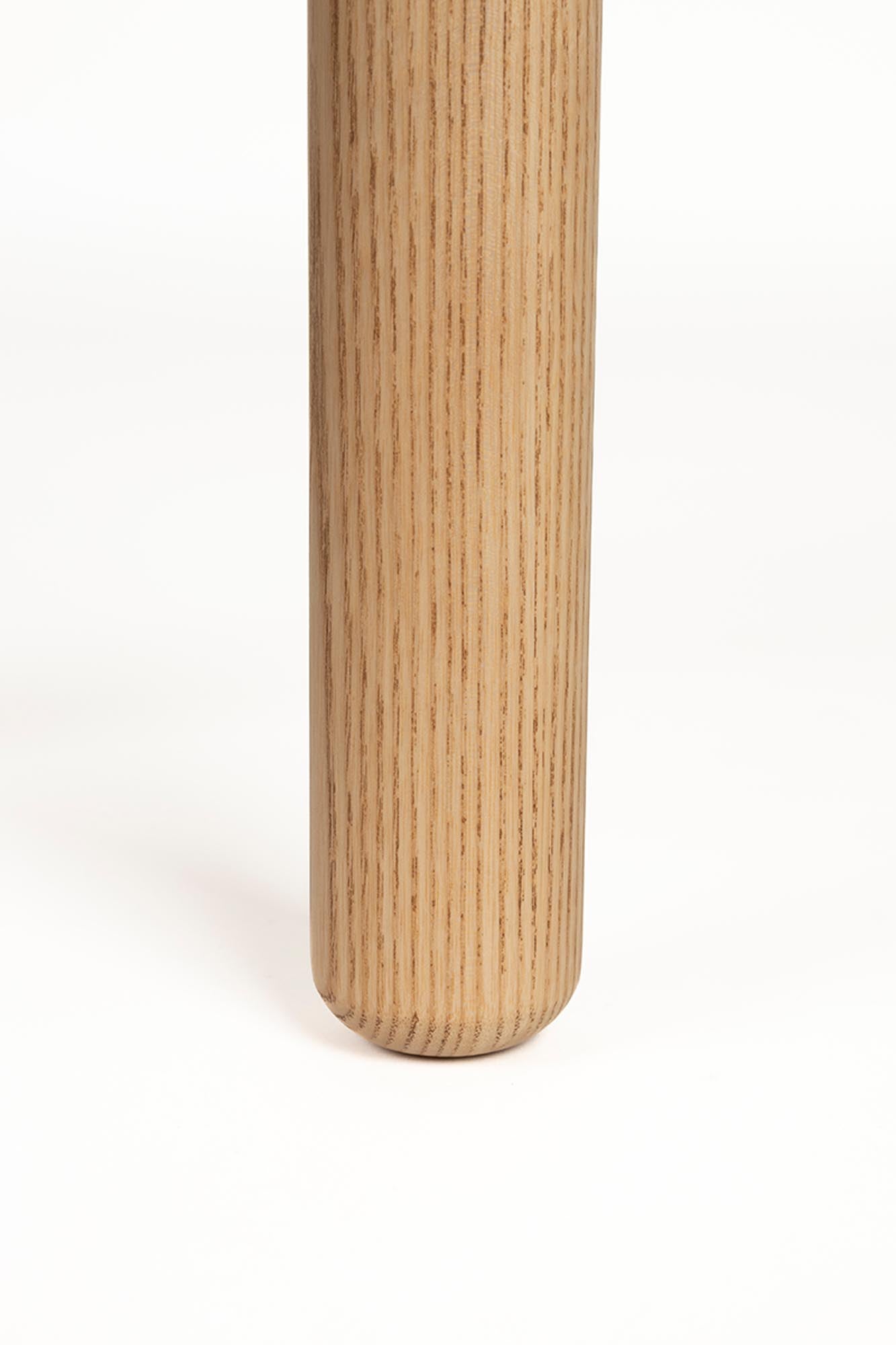 Der Beistelltisch Storm von Zuiver besticht durch skandinavische Eleganz und hochwertige Materialien. Ideal für jeden Raum!