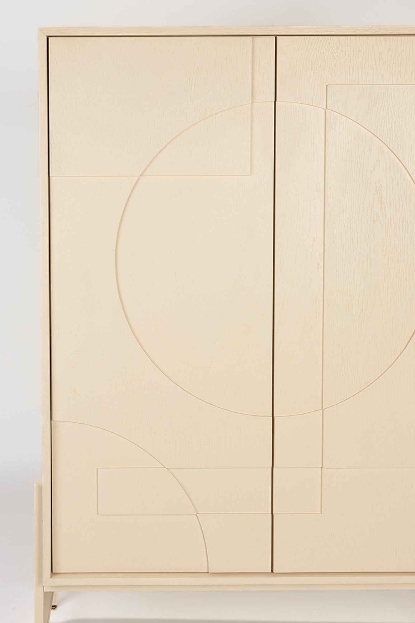 Cabinet Faces von Zuiver: Stilvolles Design aus Eichenholz mit elegantem Metallrahmen. Perfekt für jeden Raum!