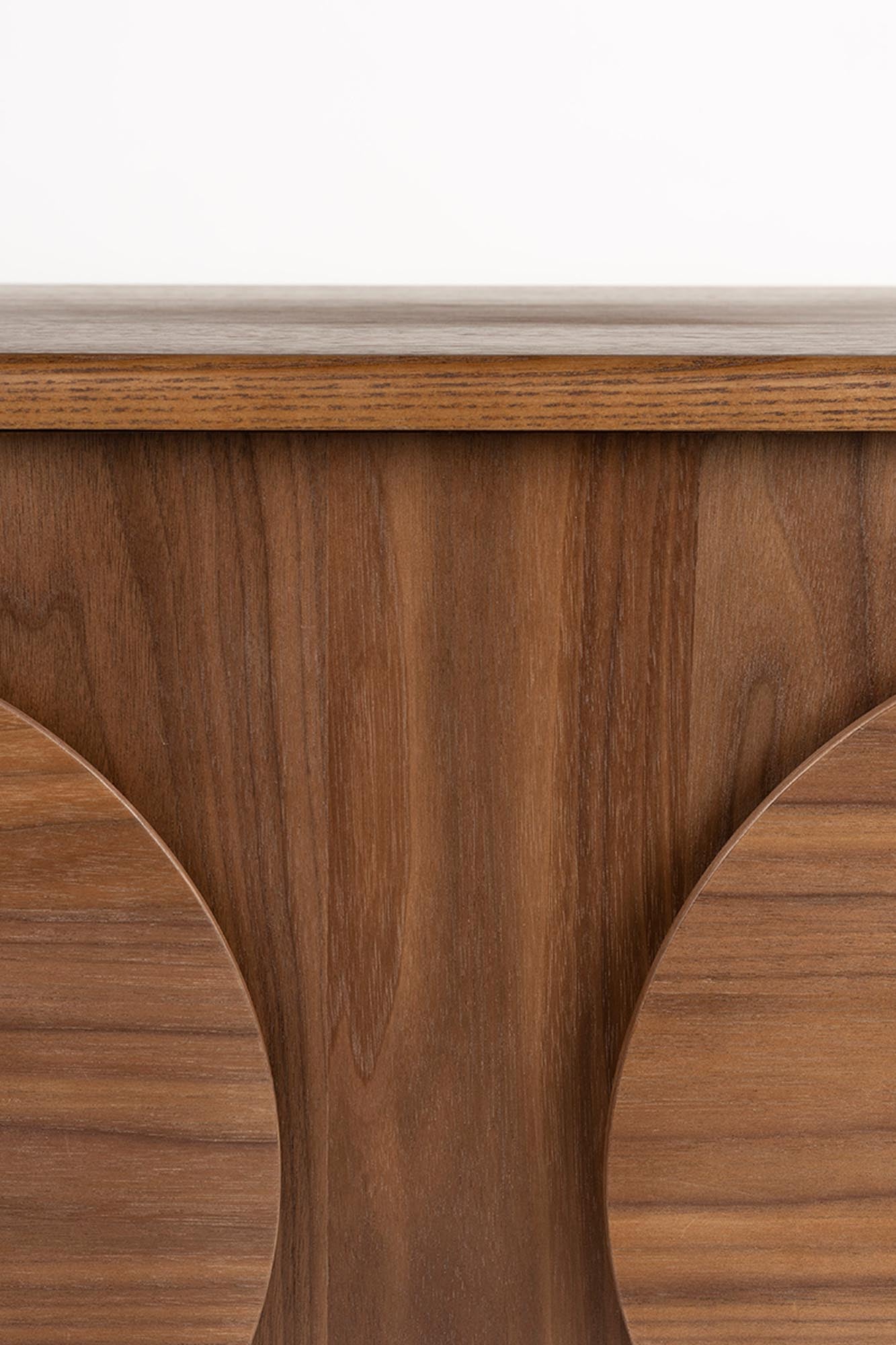 Modernes Sideboard Groove mit drei Türen aus hochwertiger Eiche, ideal für stilvolle Wohnräume von Zuiver.